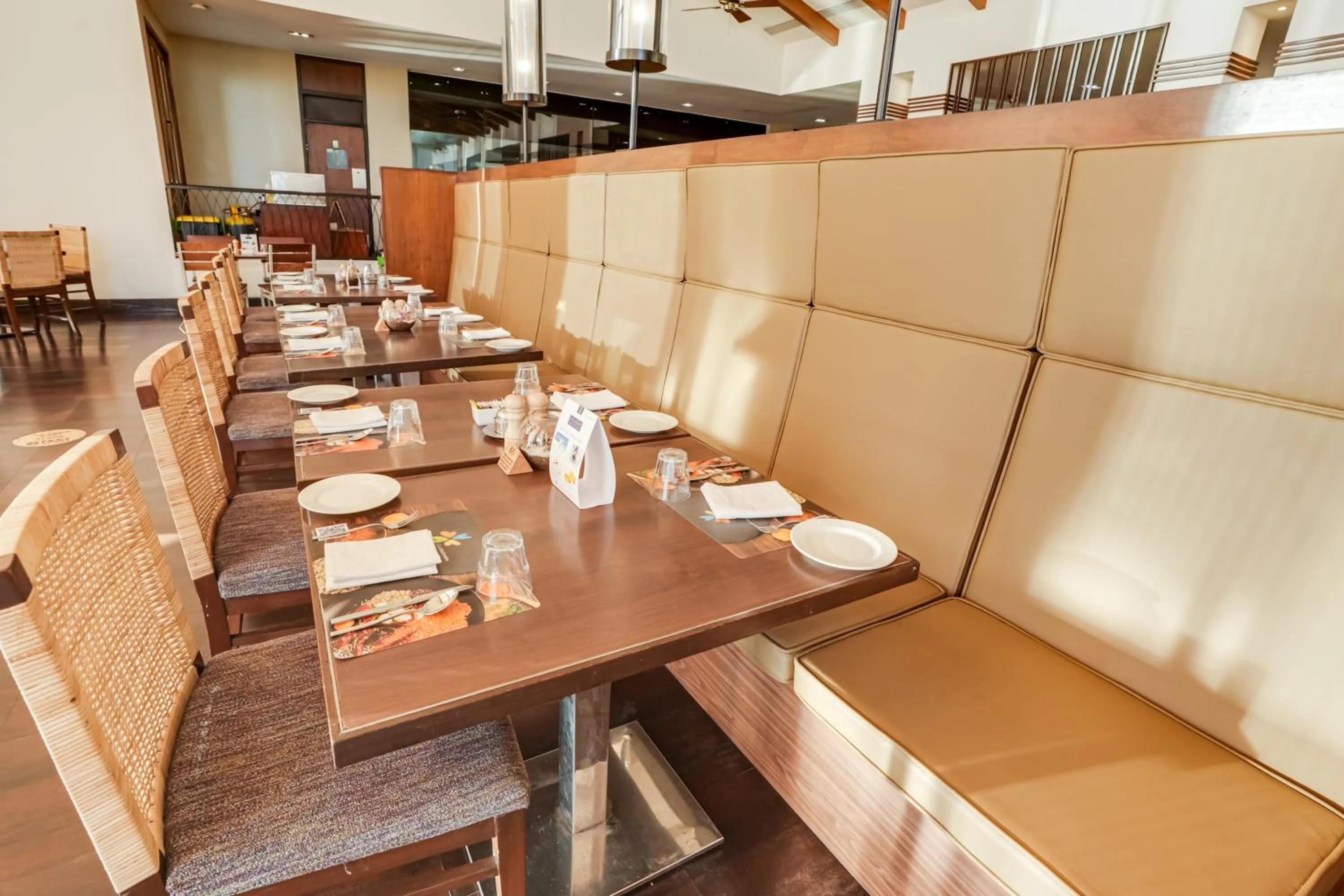 Restaurant/places to eat in Club Mahindra Tungi, Lonavala