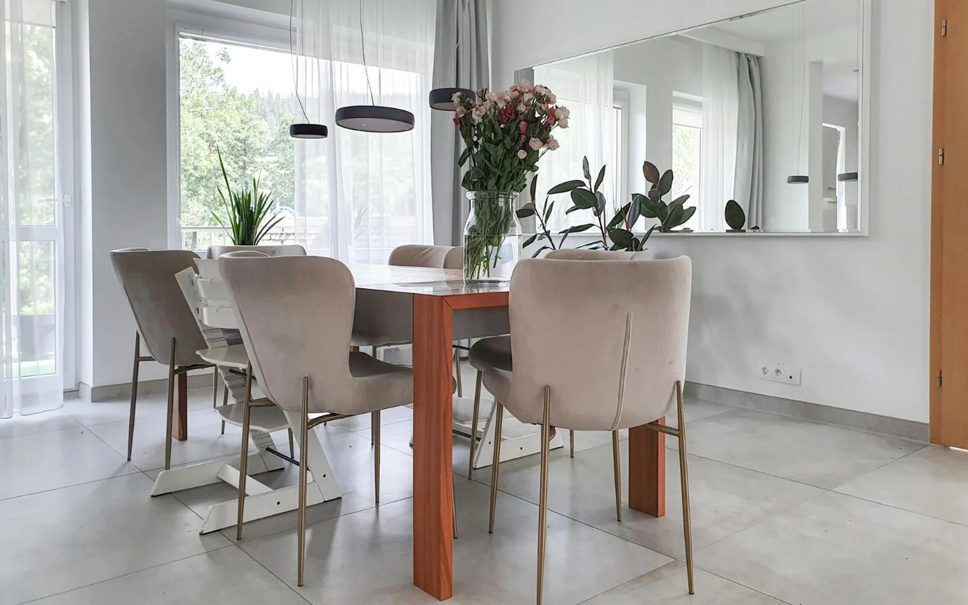 Dining area in Holimo Hotel