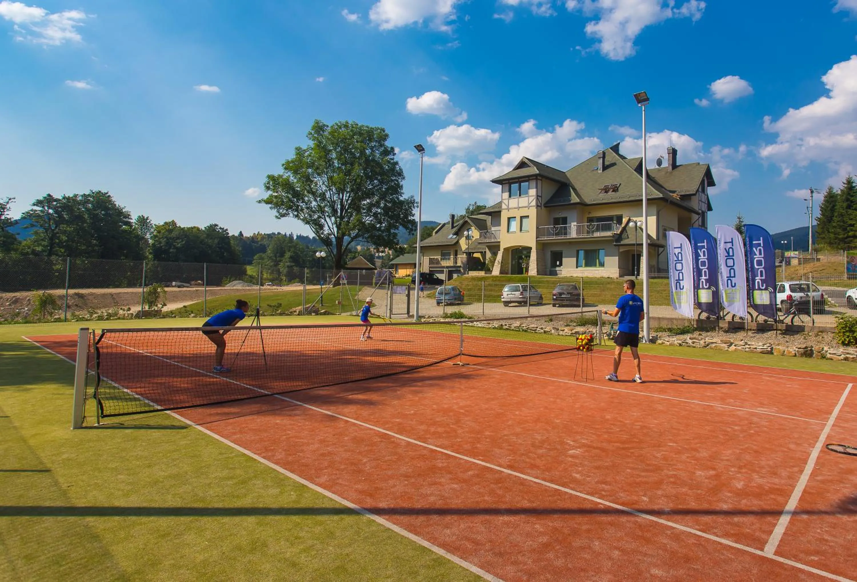 Tennis court in Holimo Hotel