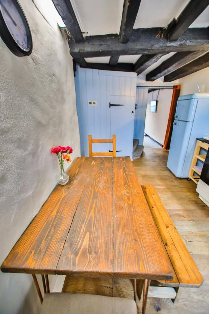 Kitchen or kitchenette in Fishermans Cottage - Hastings