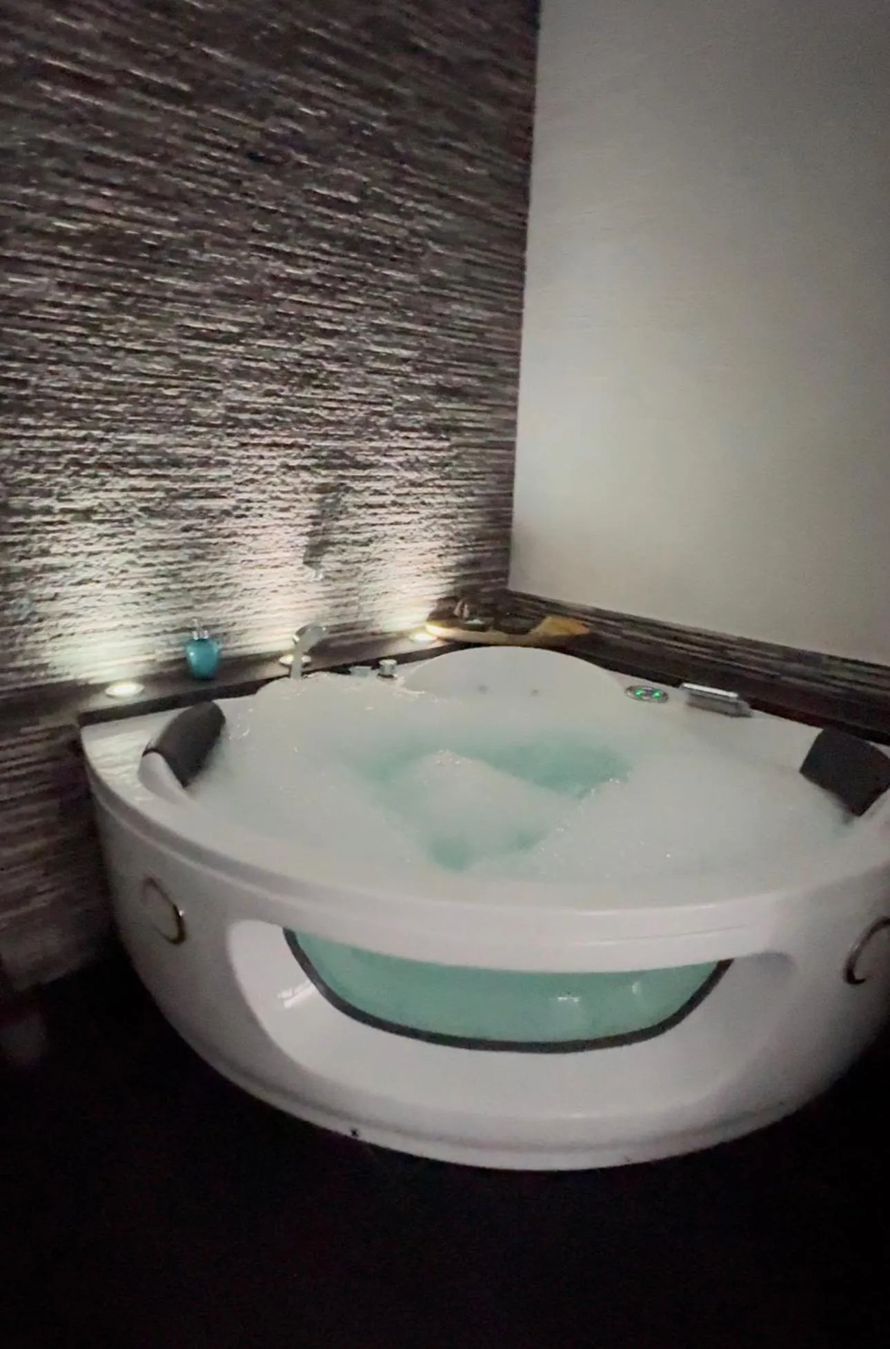 Hot Tub in Apartamenty Młyńska15 self check-in 24h