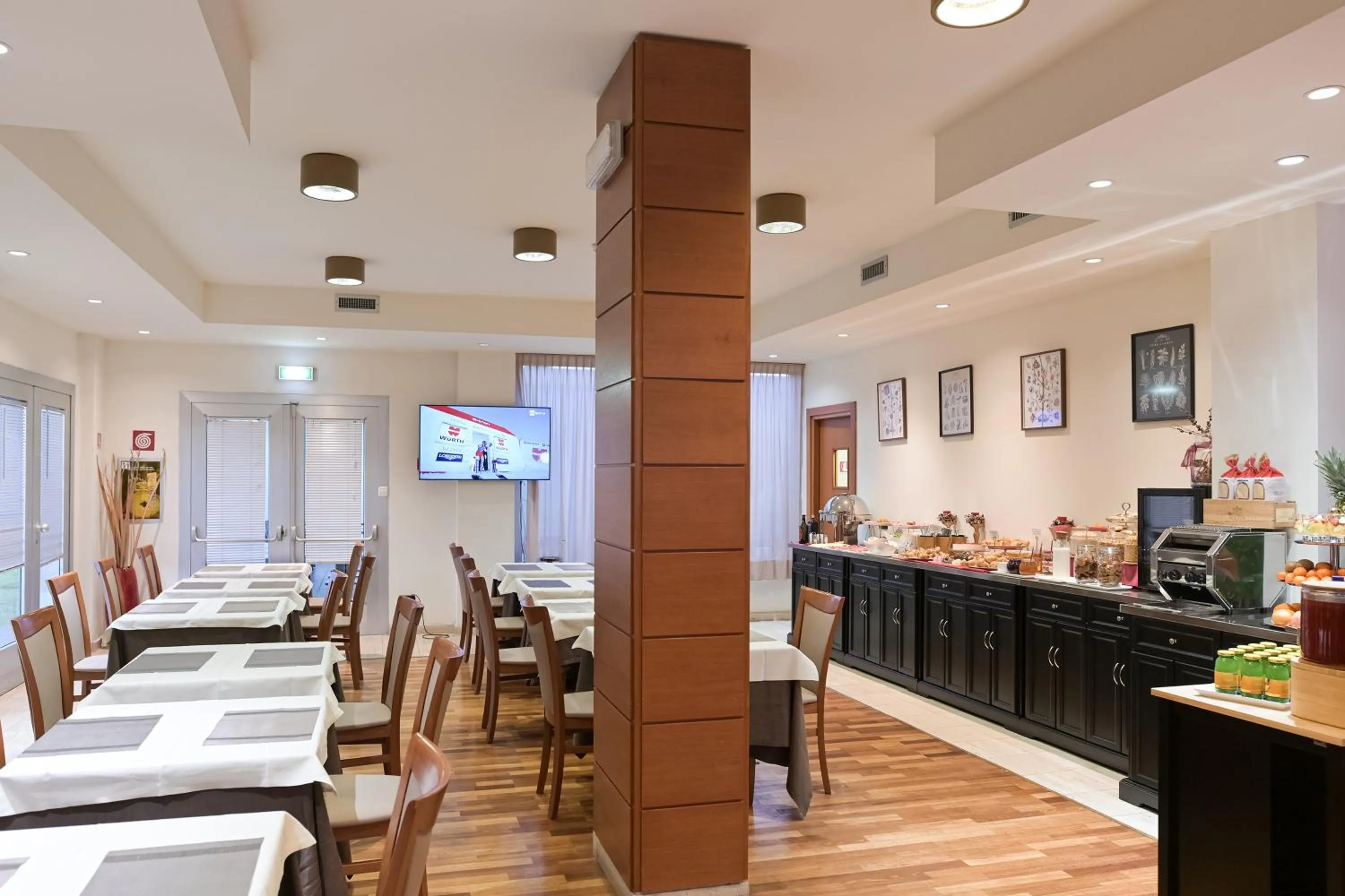 Restaurant/places to eat in Charme Hotel