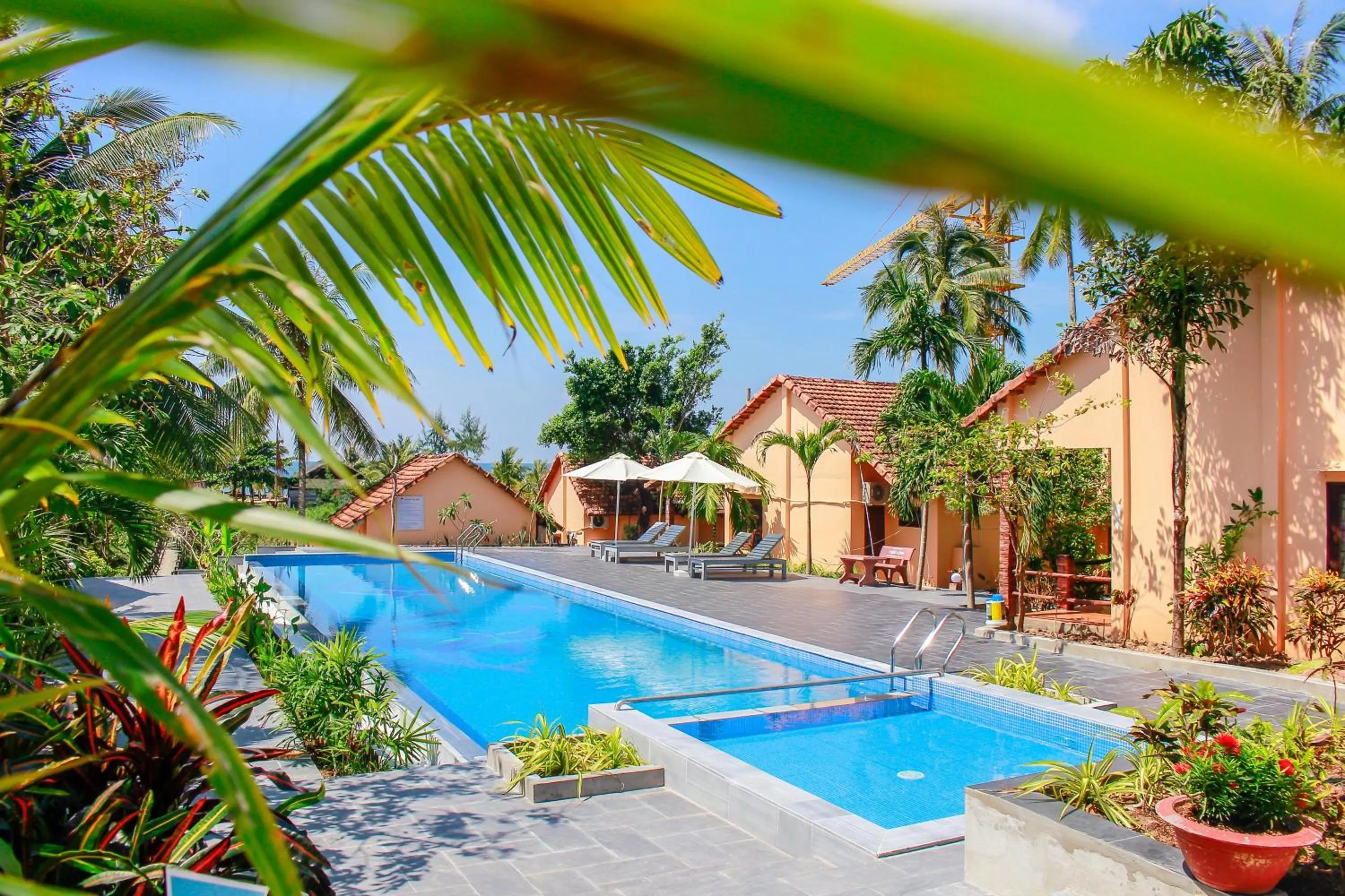 Swimming pool in Thai Tan Tien Hotel