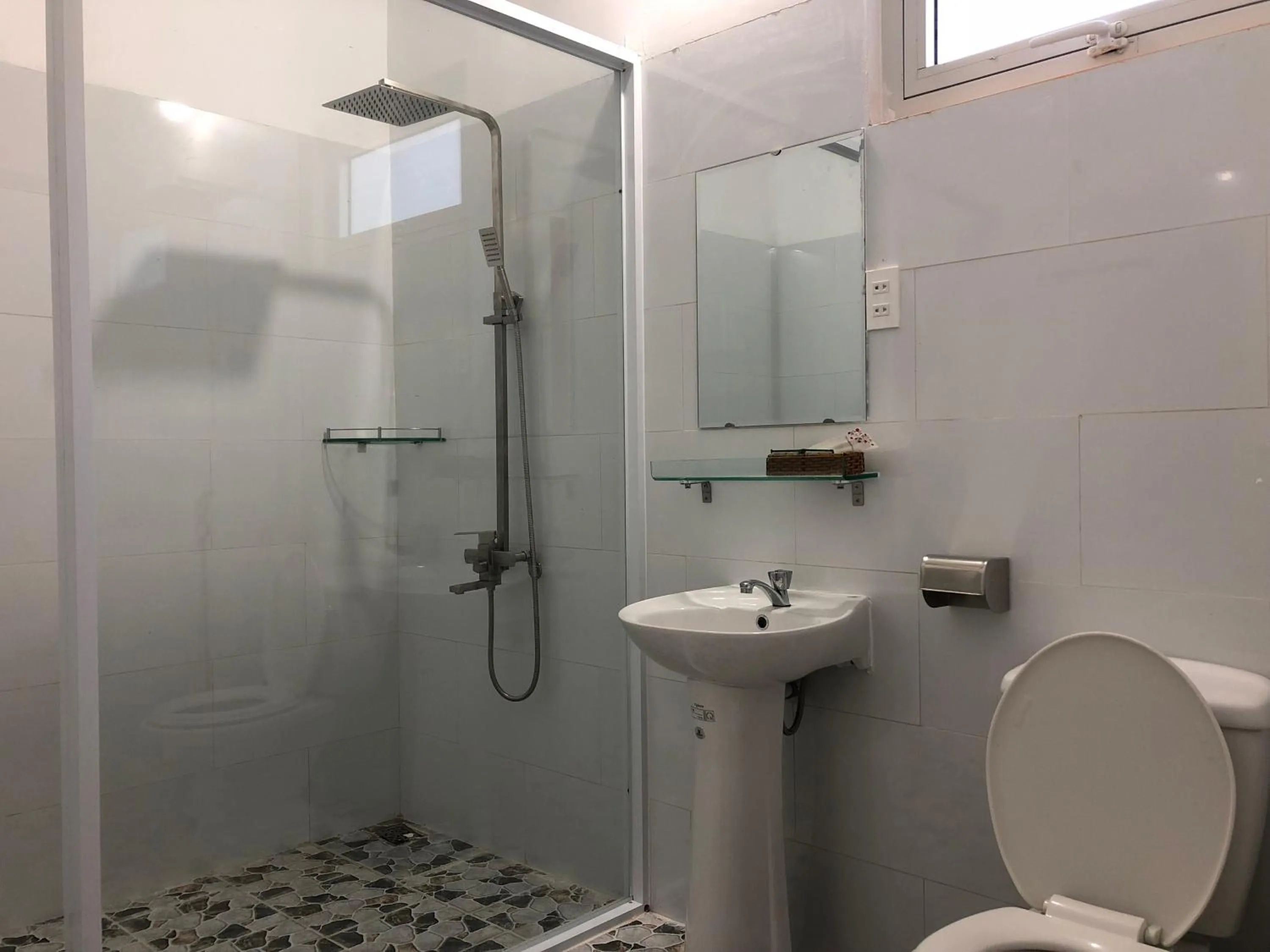 Bathroom in Thai Tan Tien Hotel