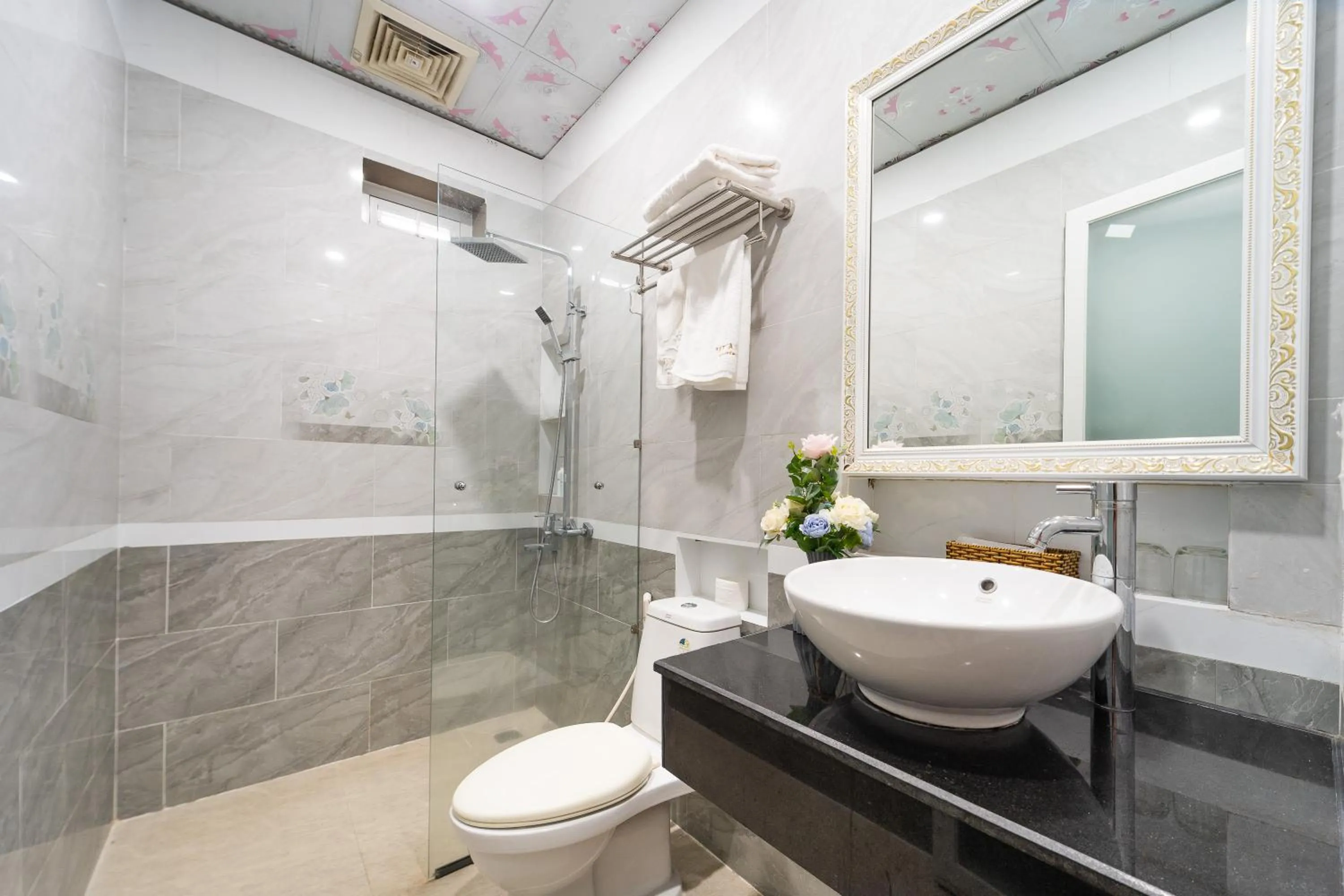 Shower in Phu Van Resort & Spa Phu Quoc