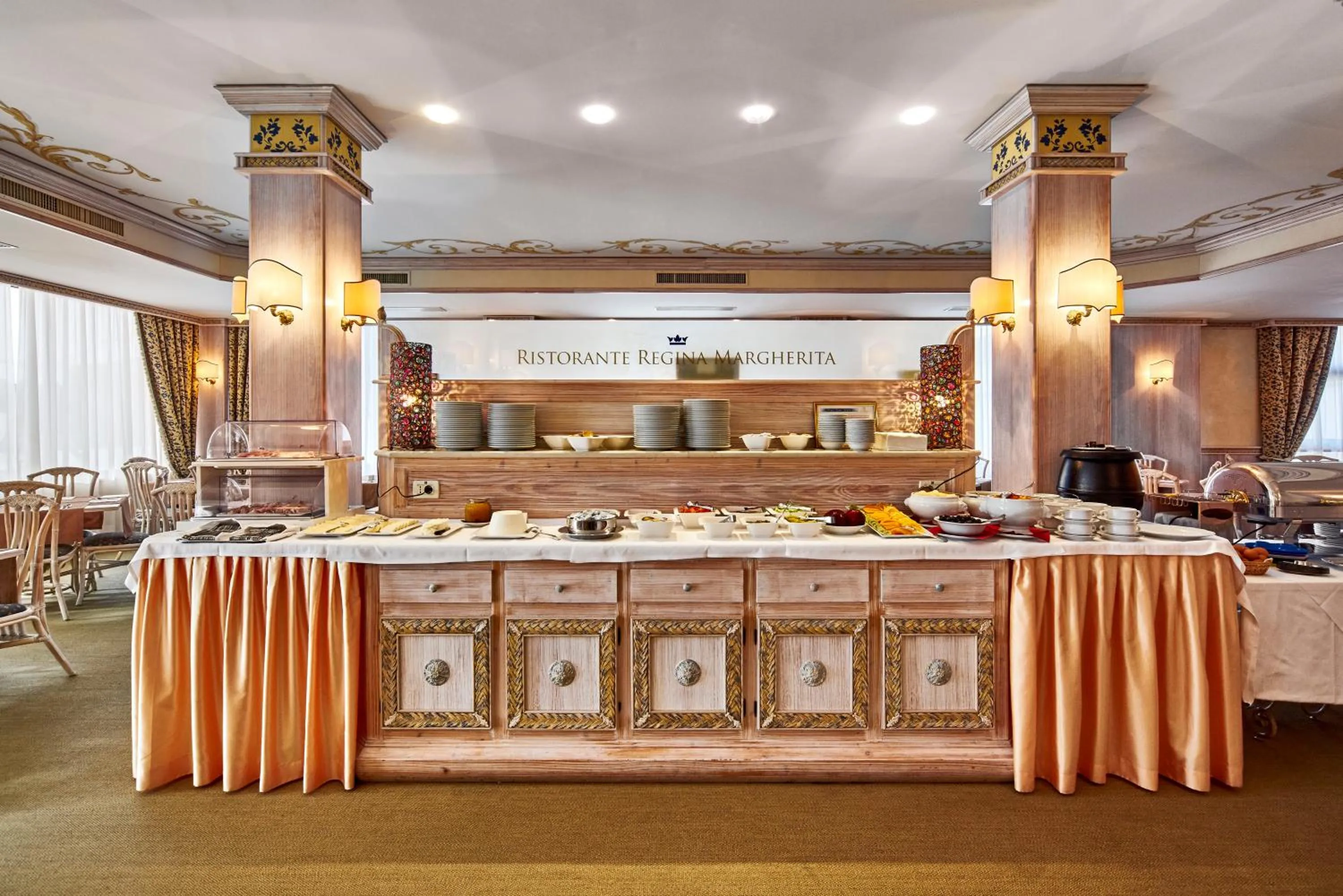 Restaurant/places to eat in Palace Hotel Regina