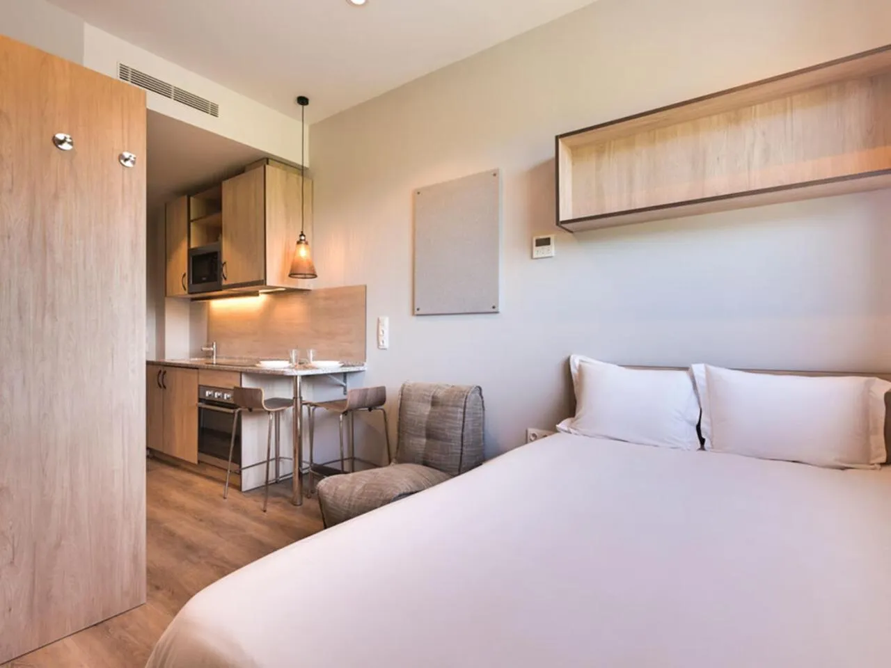 Property building, Bed in Livensa Living Studios Bilbao