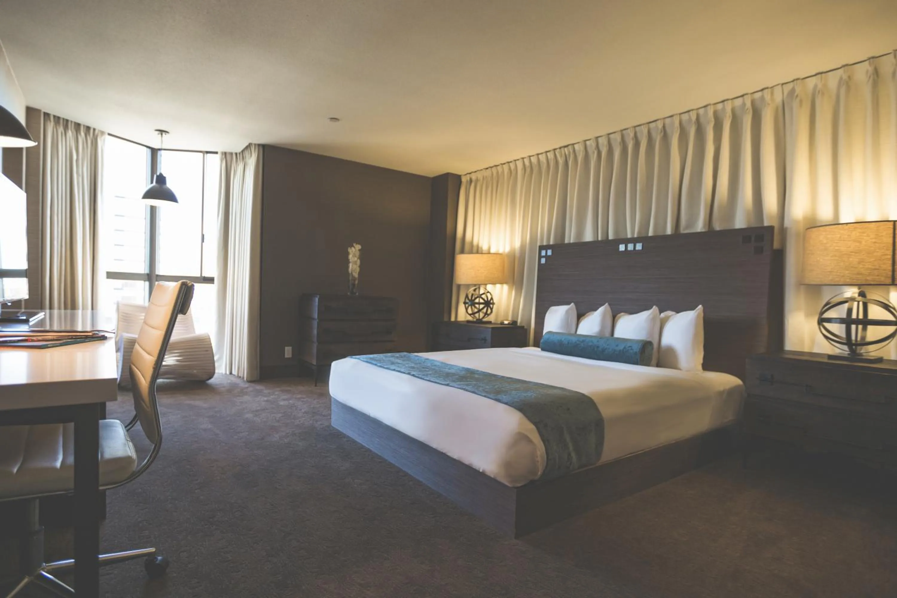 Photo of the whole room, Bed in Whitney Peak Hotel Reno, Tapestry Collection by Hilton