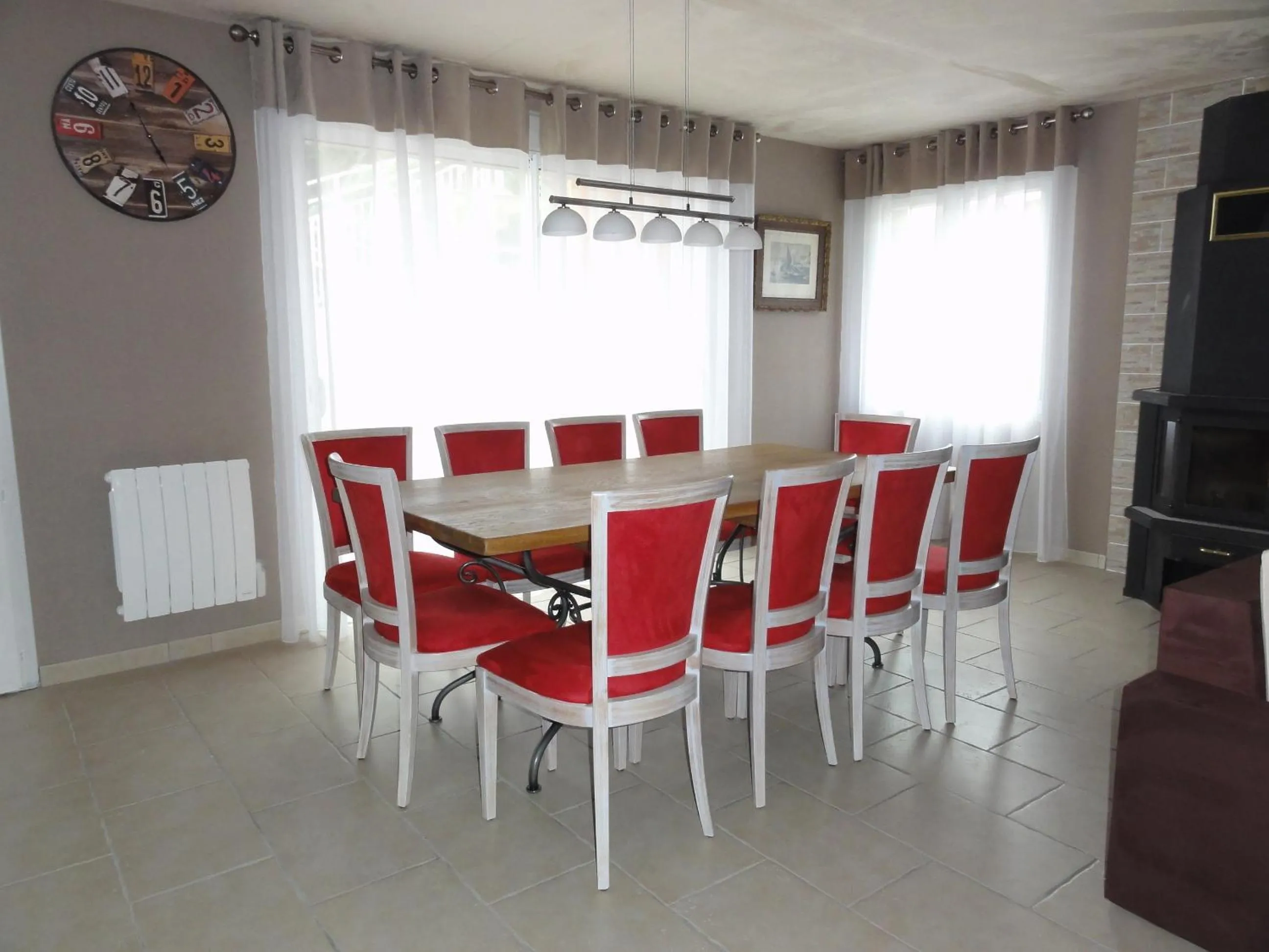 Five-Bedroom House in Les Wyllos