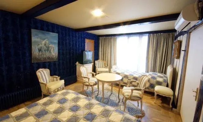 Triple Room in Les Wyllos Triple Room in Les Wyllos