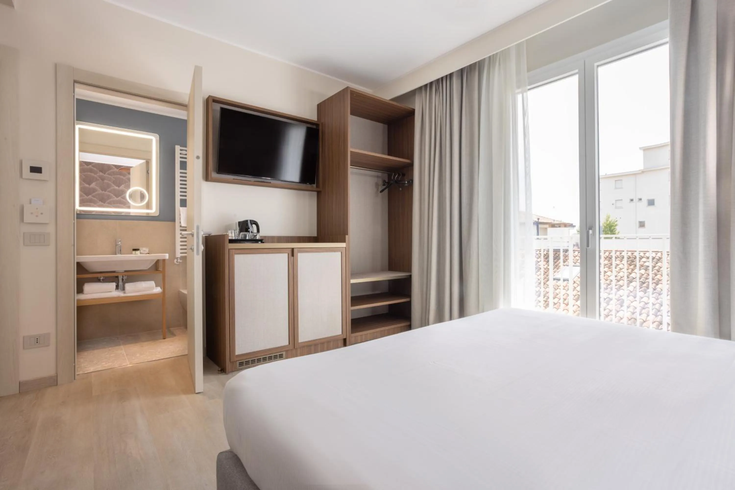 TV and multimedia, Bed in Hotel Diana