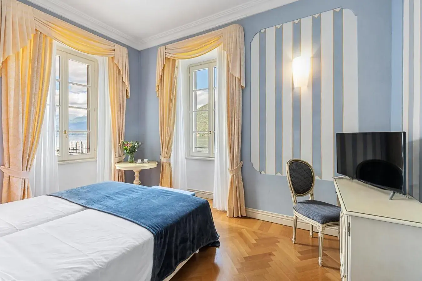 Suite with Lake View in Hotel Cannobio Suite with Lake View in Hotel Cannobio