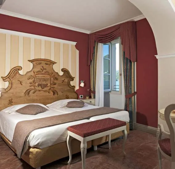 Bed in Hotel Cannobio