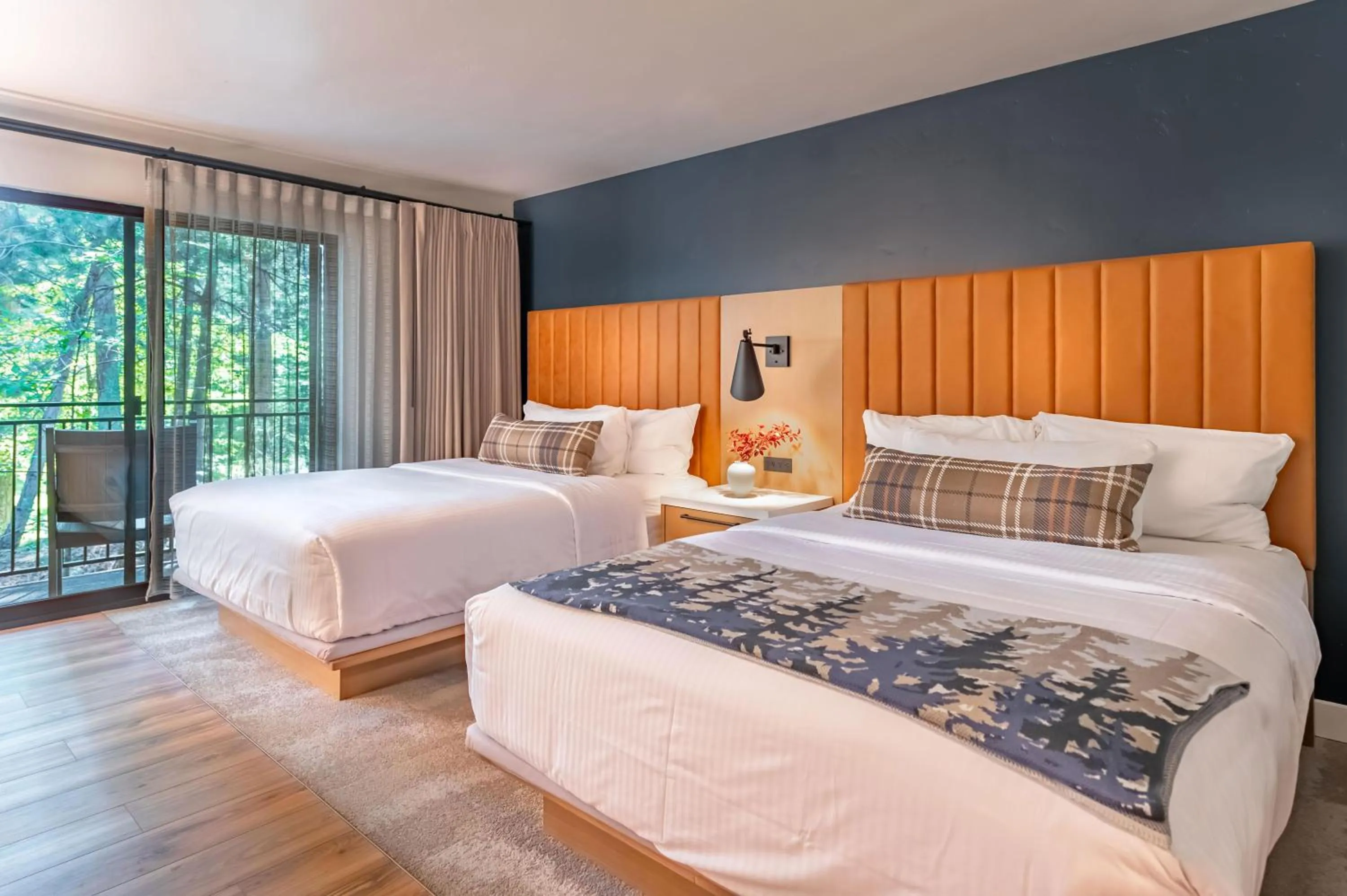 Shower, Bed in The Incline Lodge