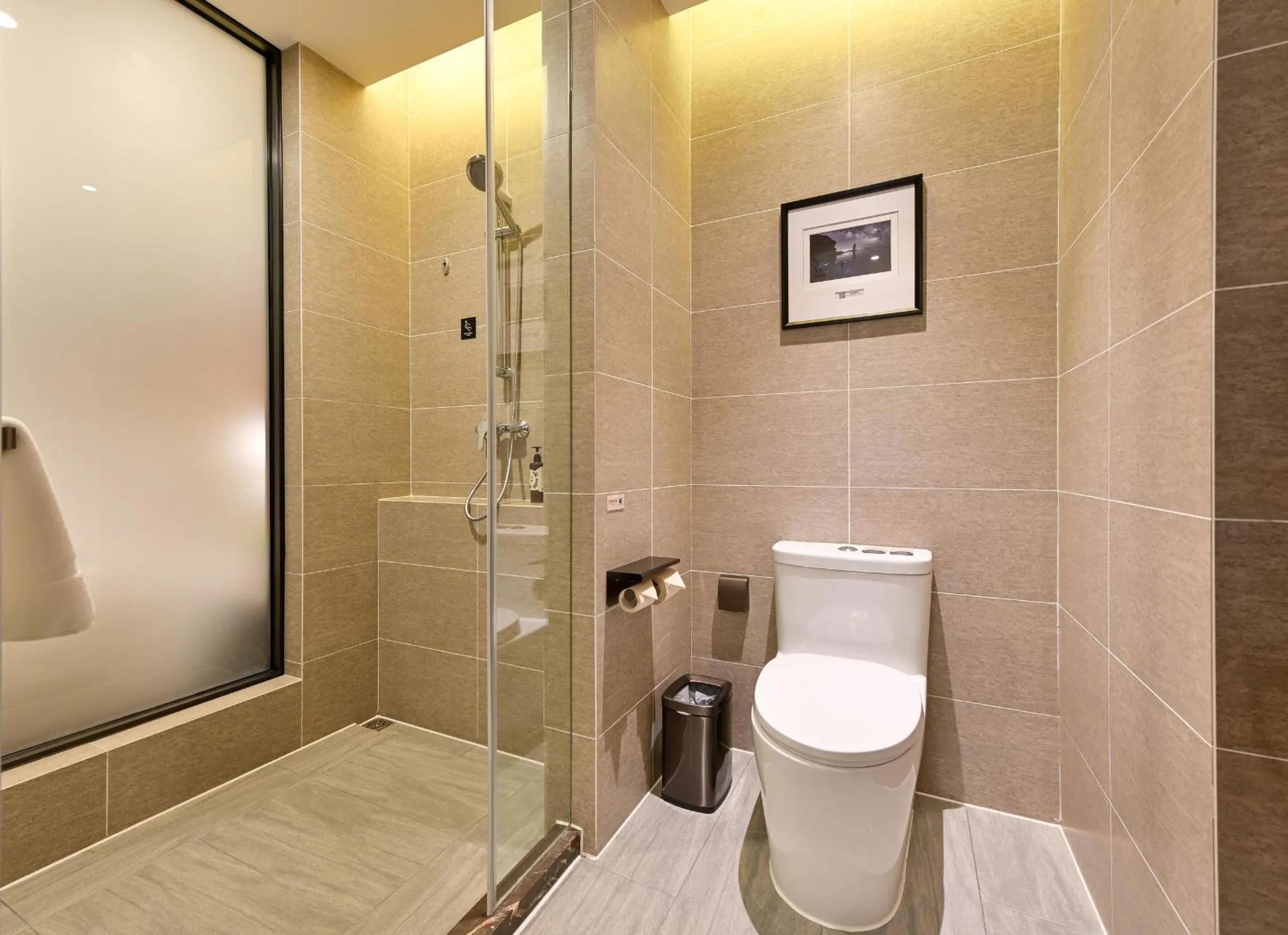 Shower in Atour Hotel Dalian Zhuanghe