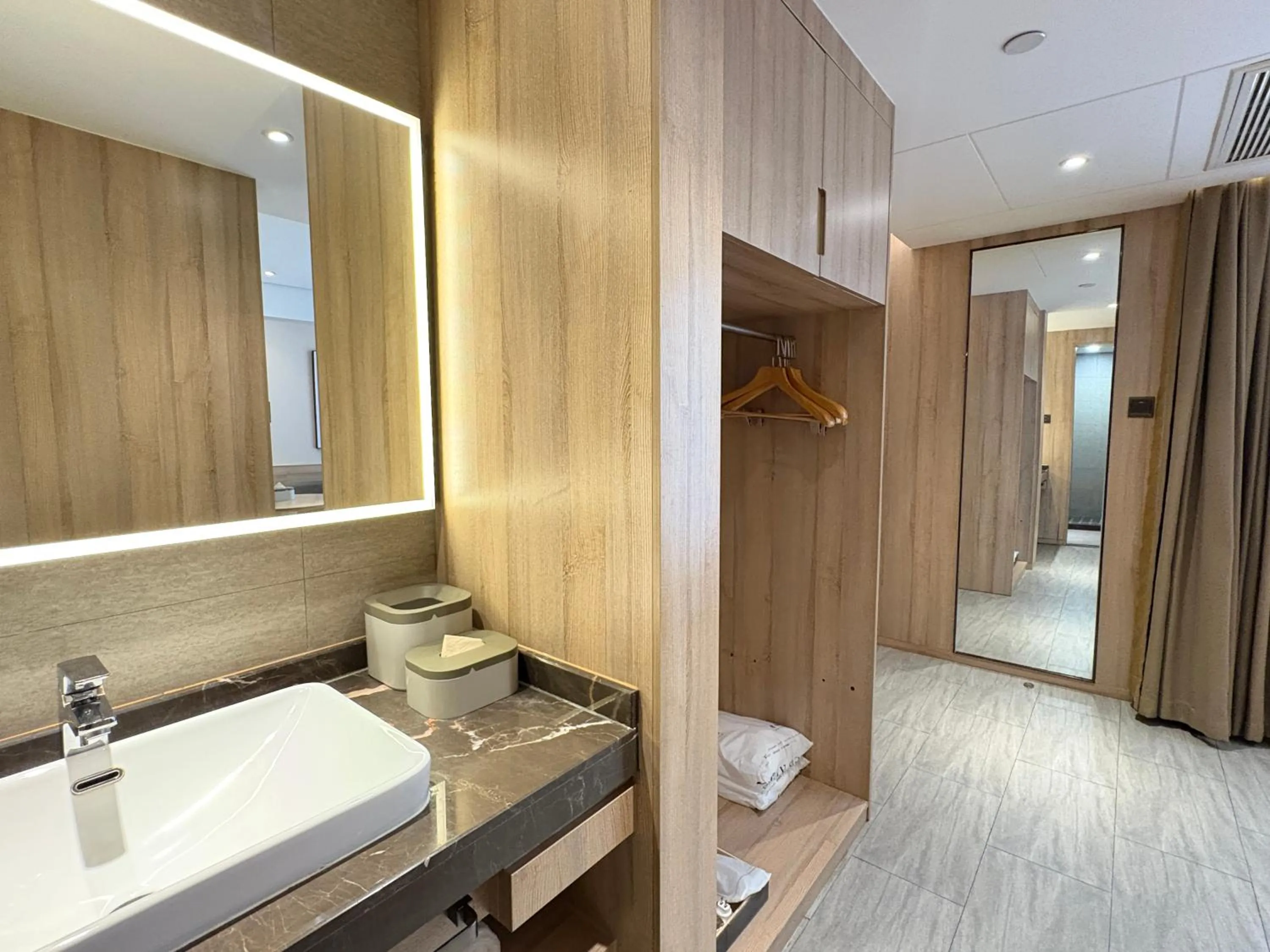 Photo of the whole room in Atour Hotel Shanghai The Old Bund Pier