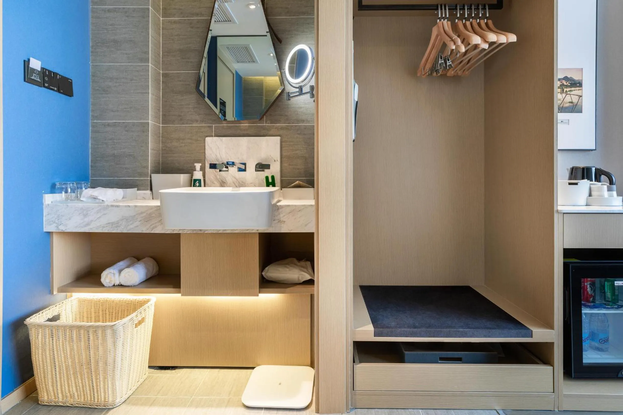 Atour Hotel Huangshan Tunxi Old Street Xin an River