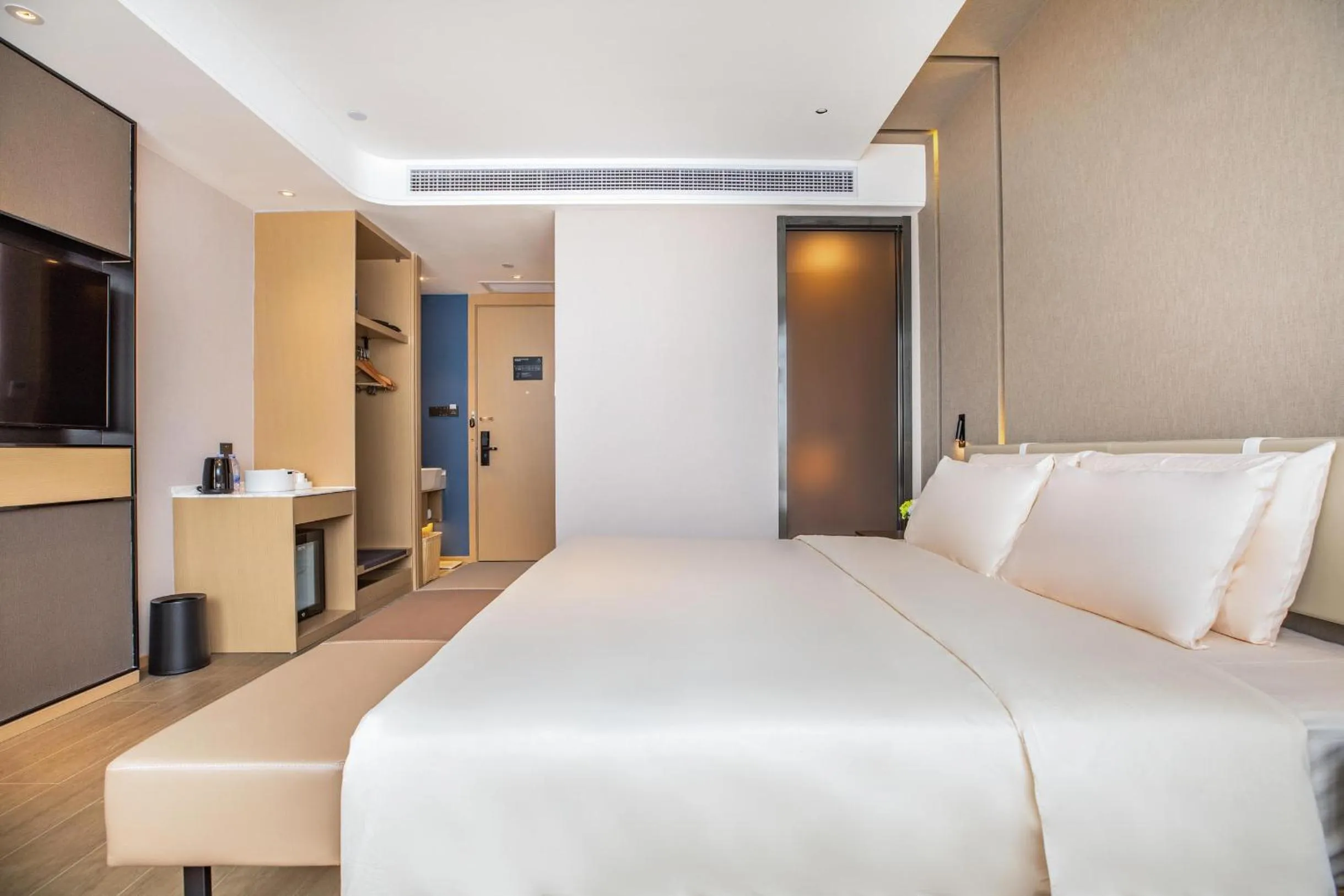 Bed in Atour Hotel Huangshan Tunxi Old Street Xin an River