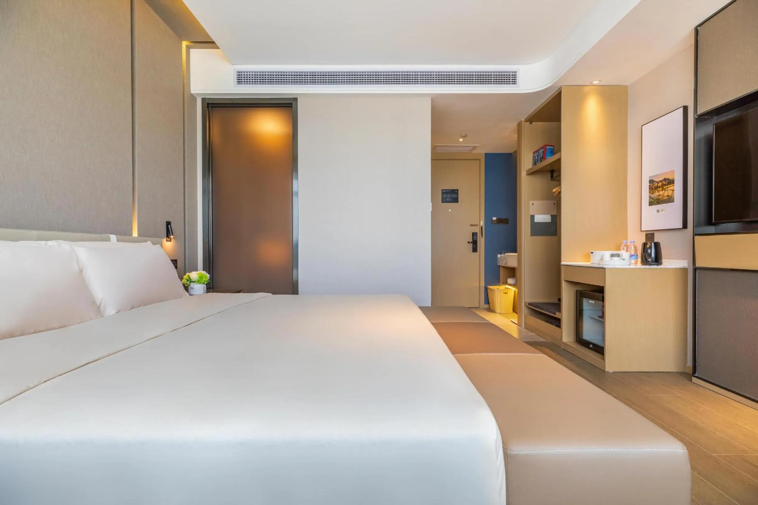 Bed in Atour Hotel Huangshan Tunxi Old Street Xin an River