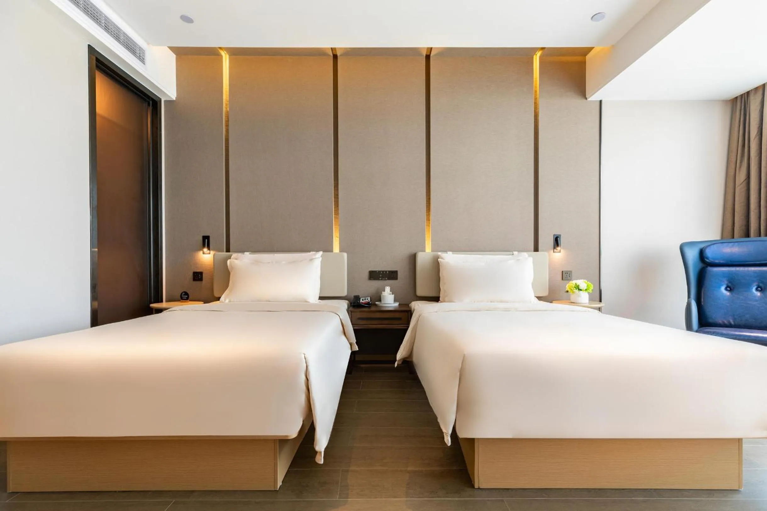 Bed in Atour Hotel Huangshan Tunxi Old Street Xin an River