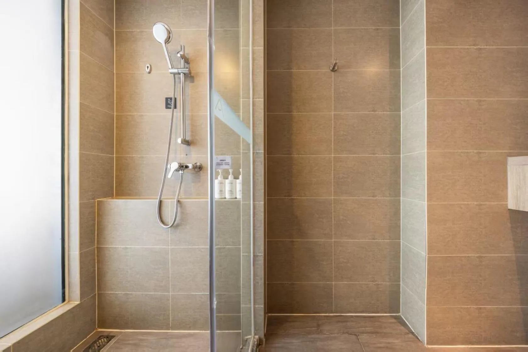 Shower in Atour Hotel Weifang Railway Station Youth Road