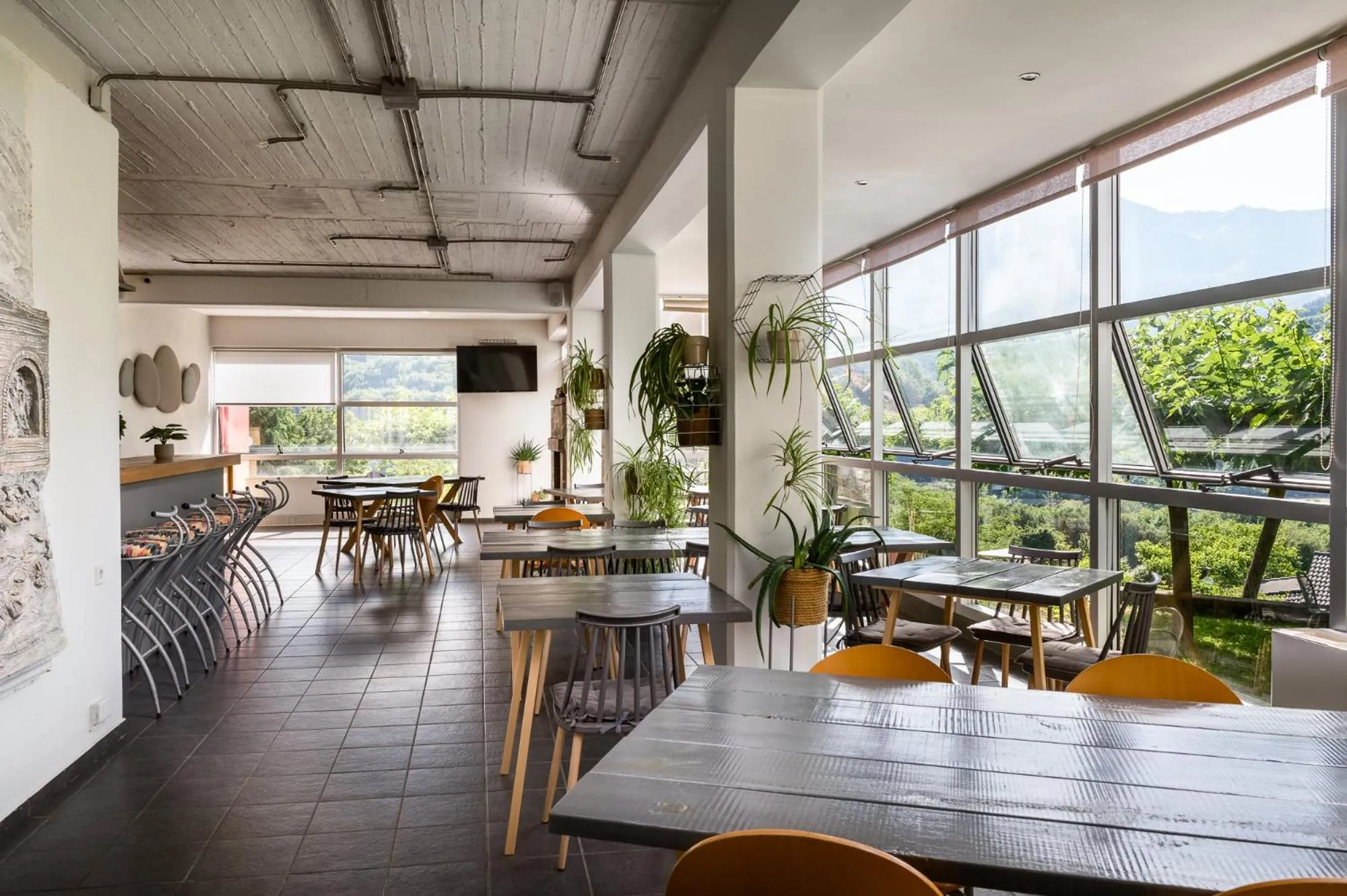 Restaurant/places to eat in Gefiri Plakas Hotel, Tzoumerka