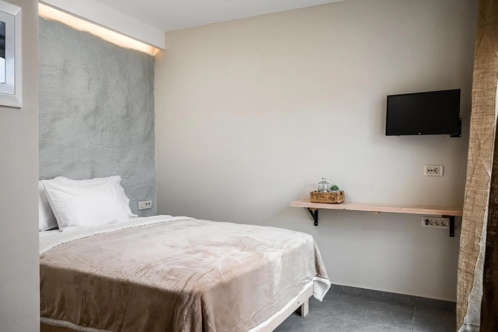 Bed in Gefiri Plakas Hotel, Tzoumerka