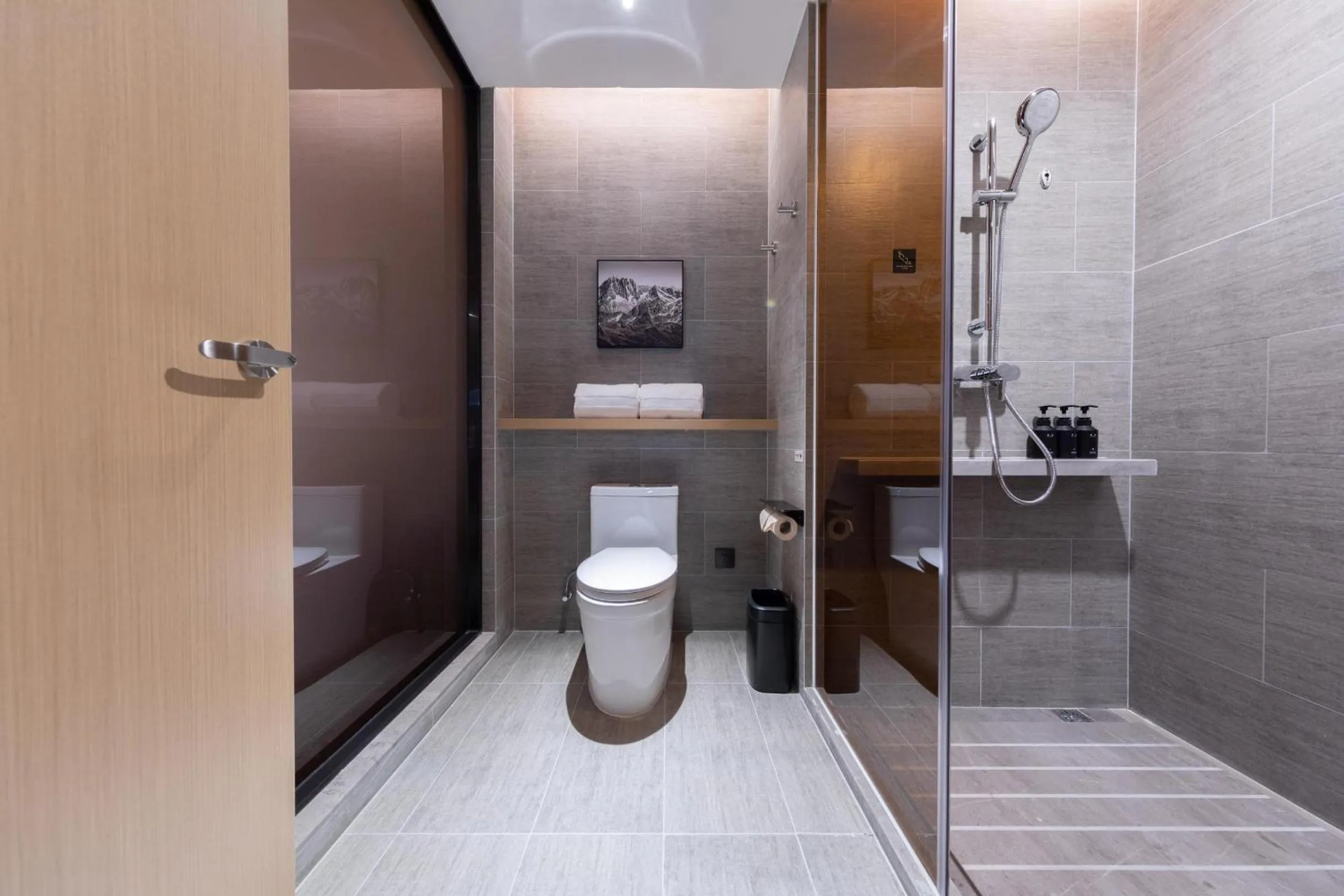 Atour Hotel Yuzhong Yuci Incity