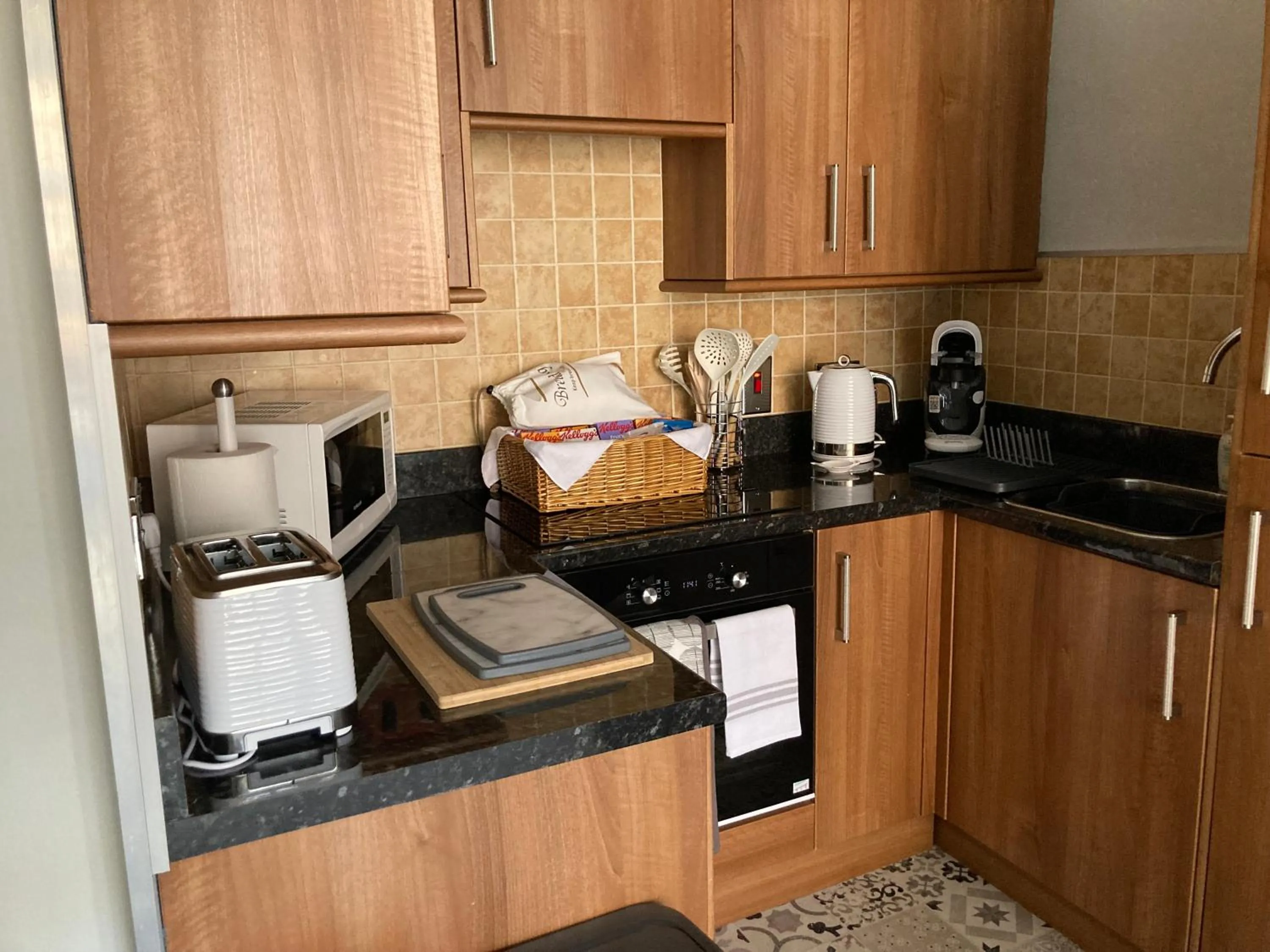 Rooftops - bijou sister apartment to Assembly View - free parking permit provided