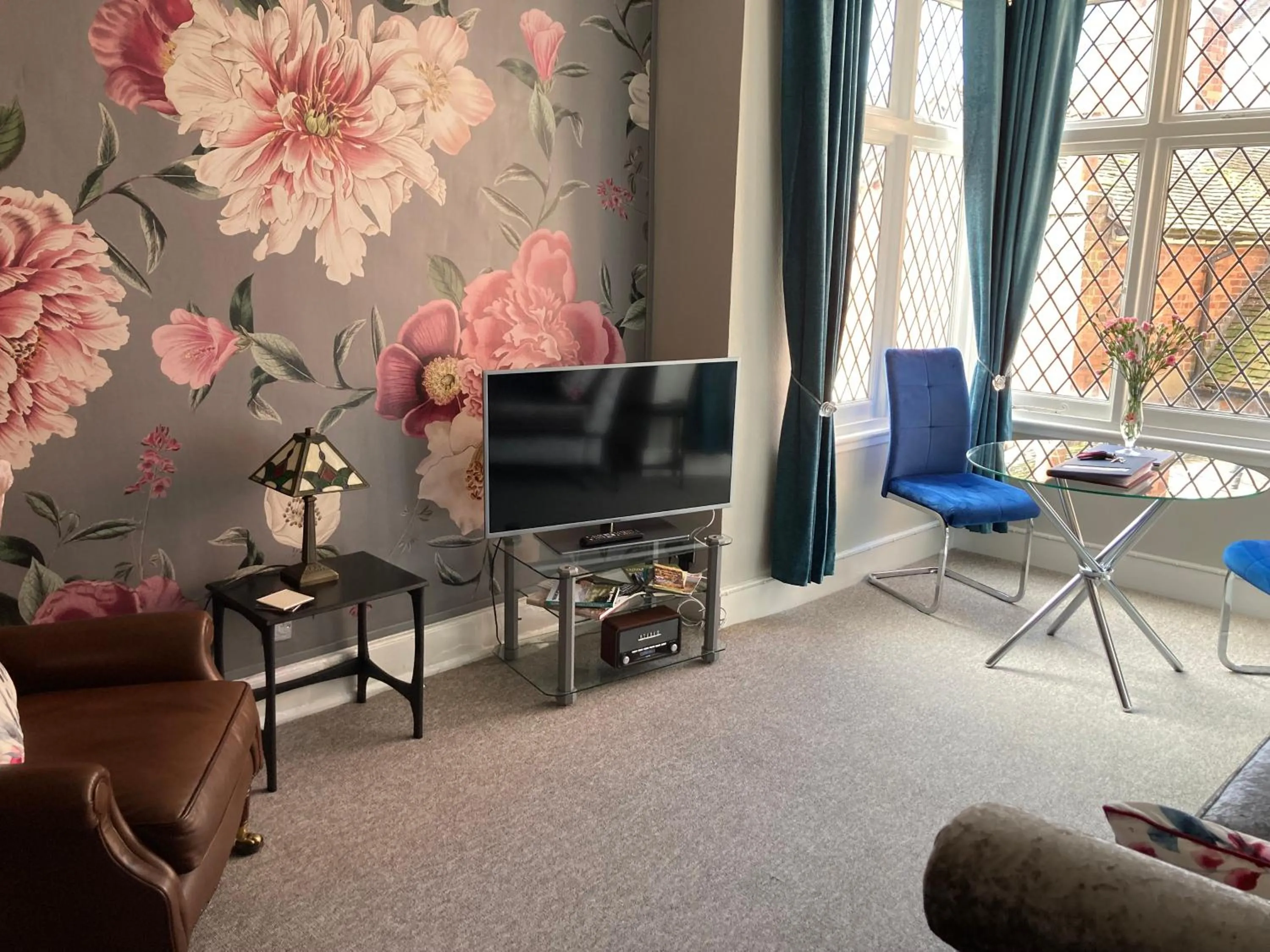 Rooftops - bijou sister apartment to Assembly View - free parking permit provided
