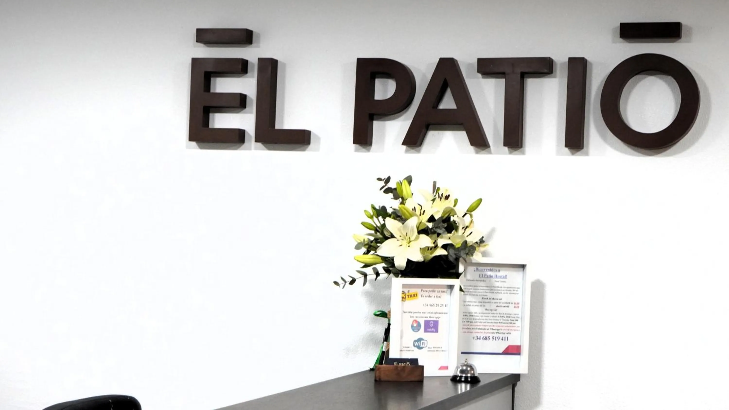 Lobby or reception in El Patio Hostal
