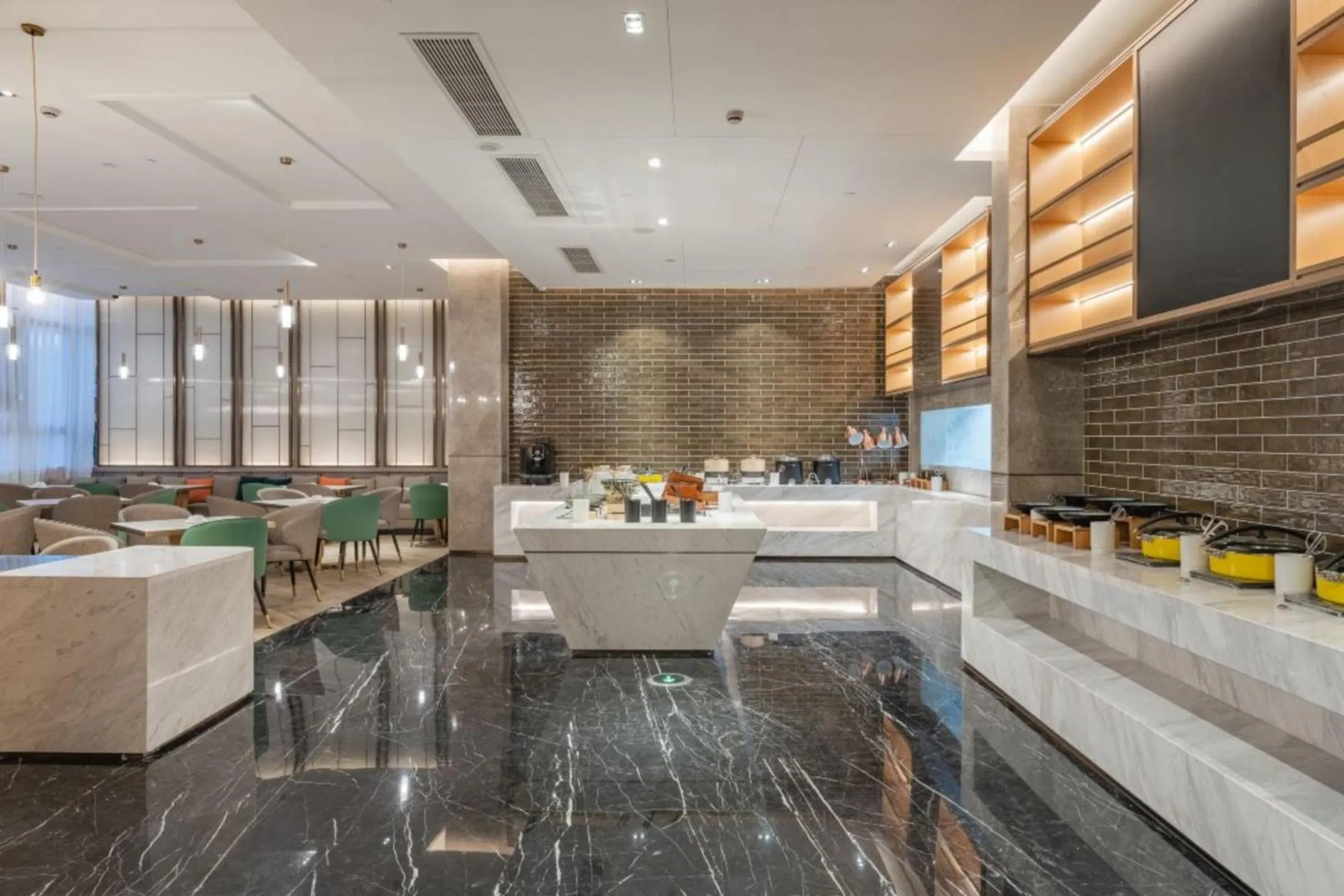 Restaurant/places to eat in Atour Hotel Lingang New Town