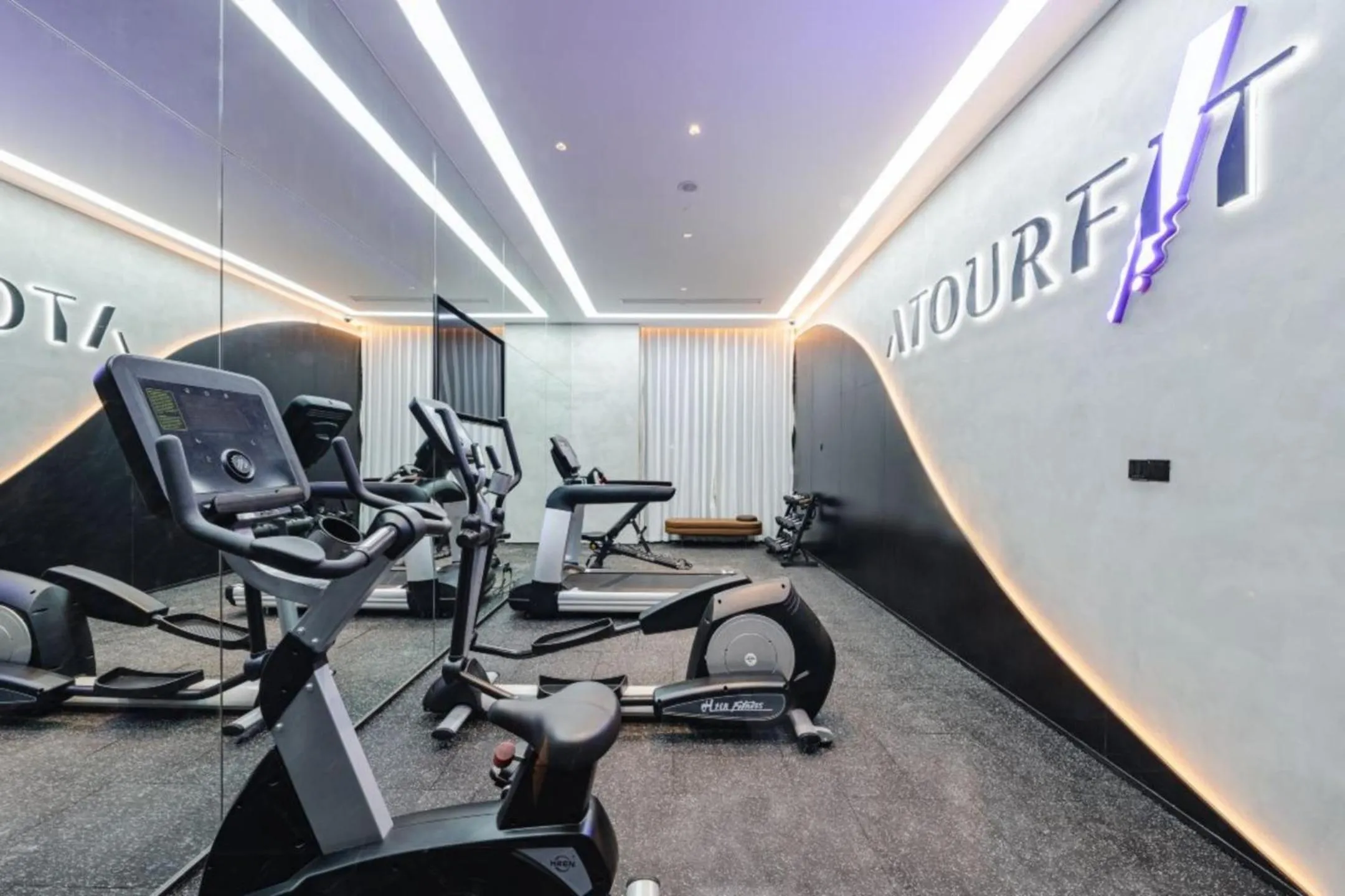 Fitness centre/facilities in Atour Hotel Lingang New Town