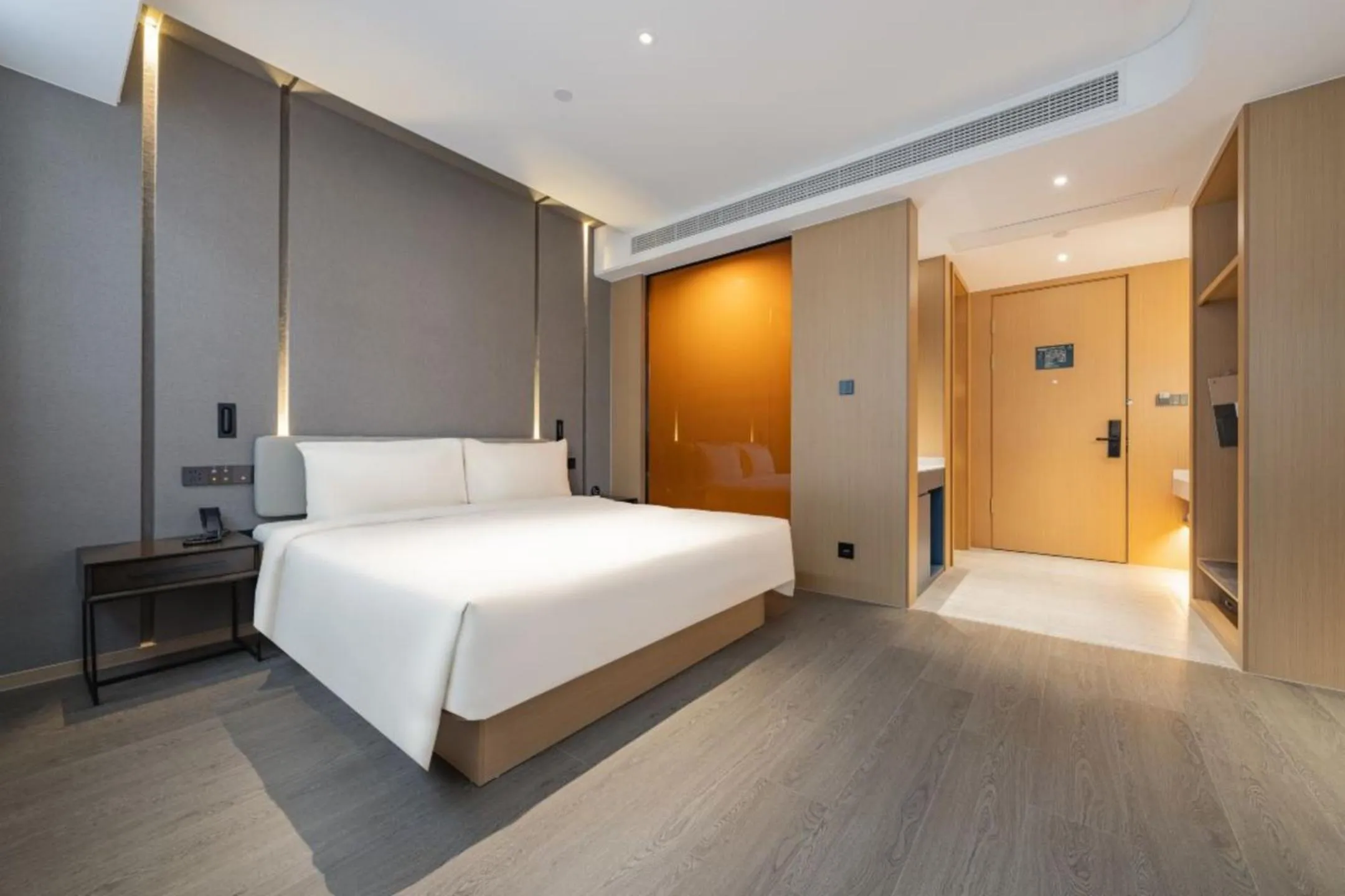 Photo of the whole room, Bed in Atour Hotel Lingang New Town