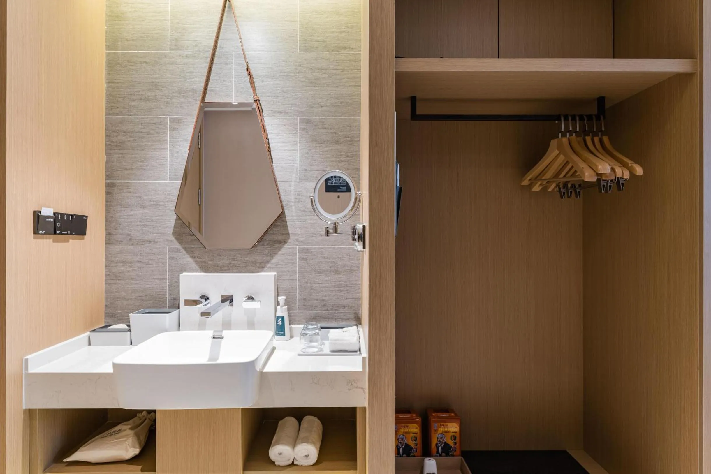 Atour Hotel Nanjing Olympic Sports Center Tianhe Plaza