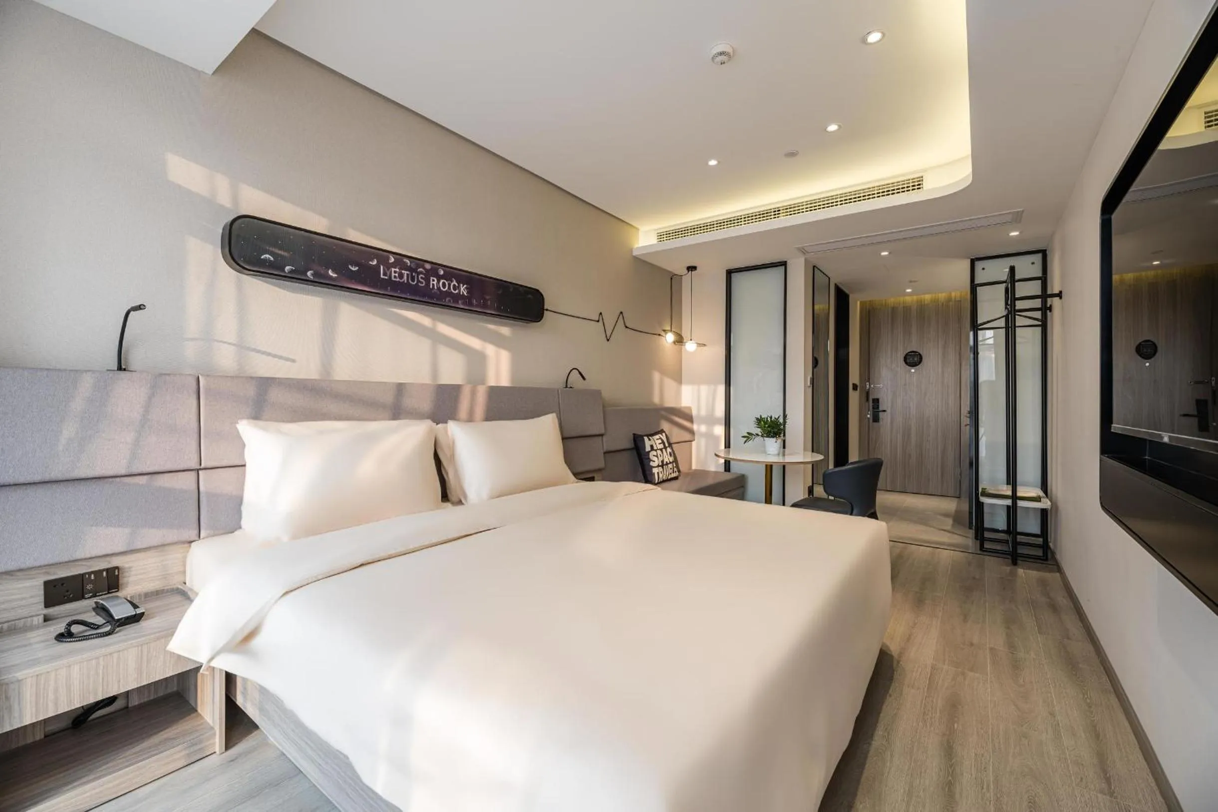 Bed in Atour Hotel Nanjing Confucius Temple Old East Gate