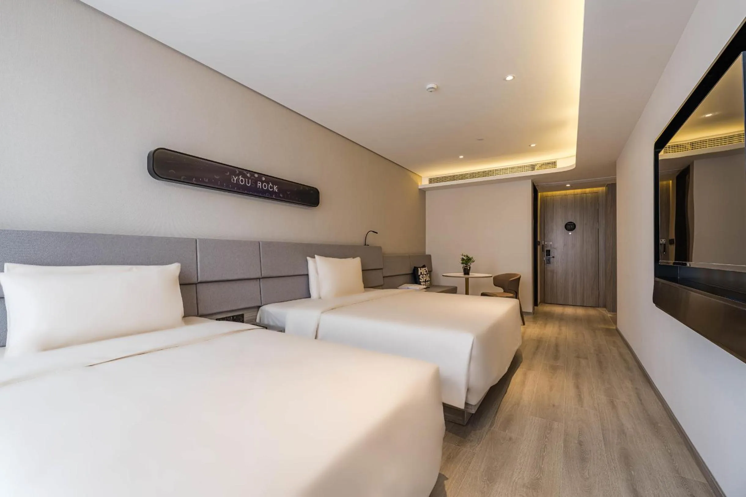 Bed in Atour Hotel Nanjing Confucius Temple Old East Gate