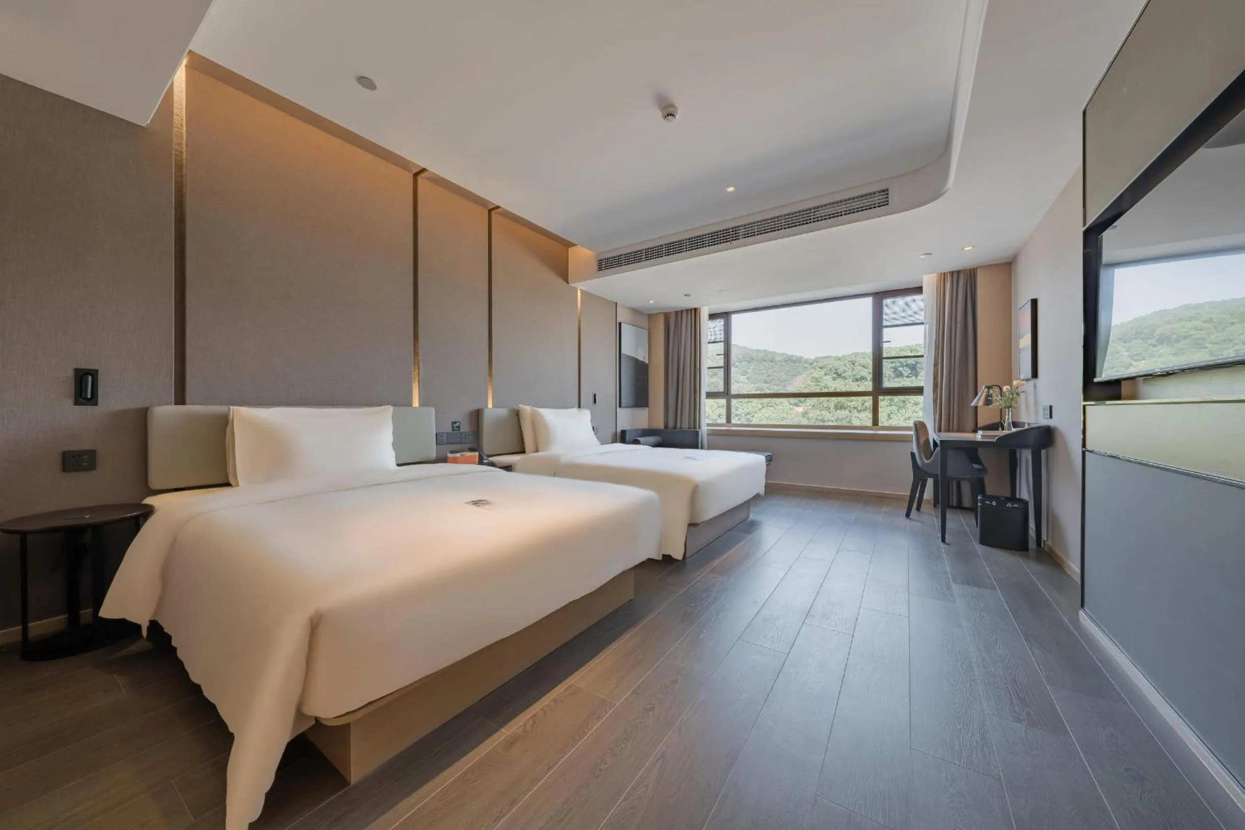 Bed in Atour Hotel Wuxi Yuantouzhu Scenic Area Qianrong Road