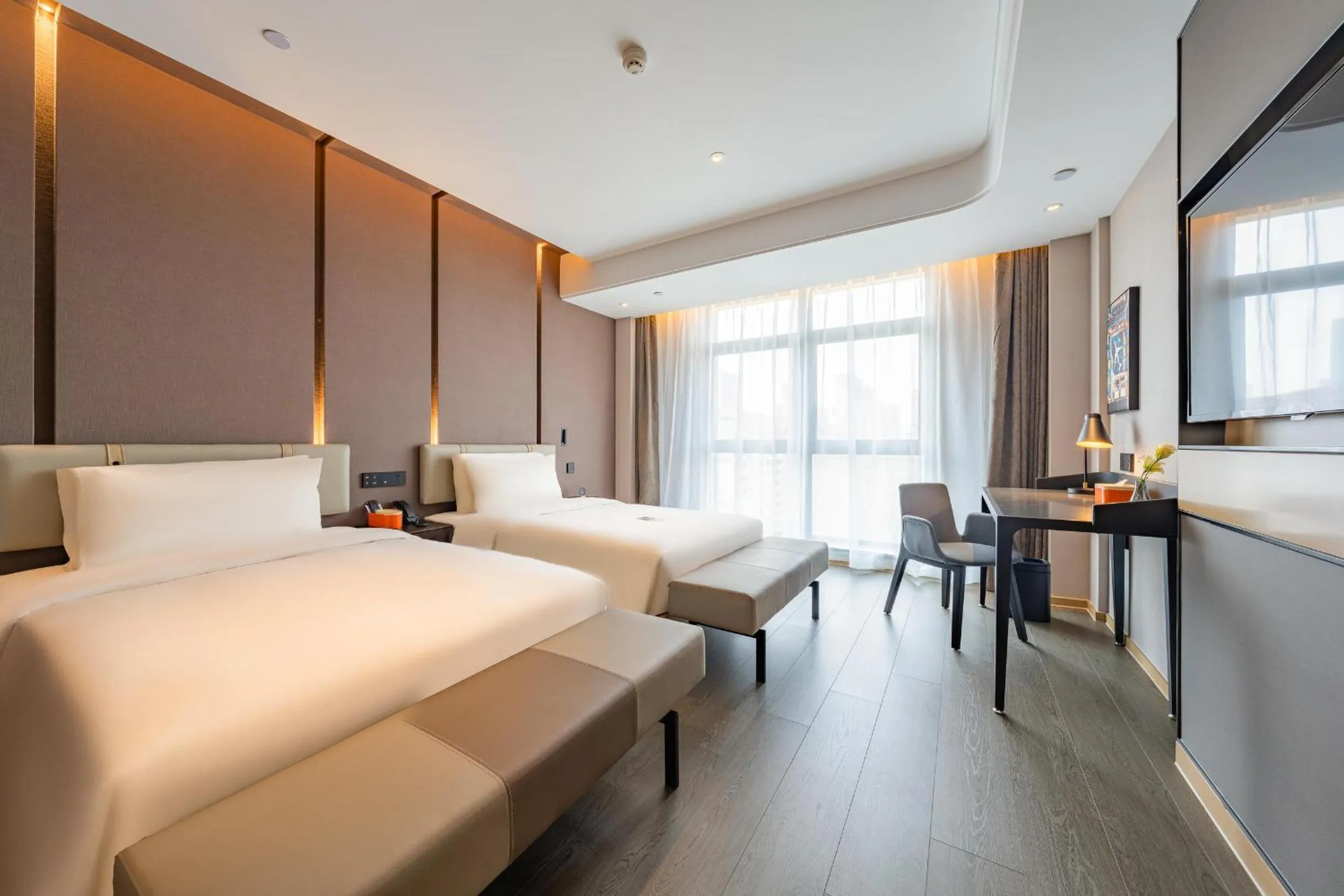 Bed in Atour Hotel Wuxi Huishan Wanda Plaza