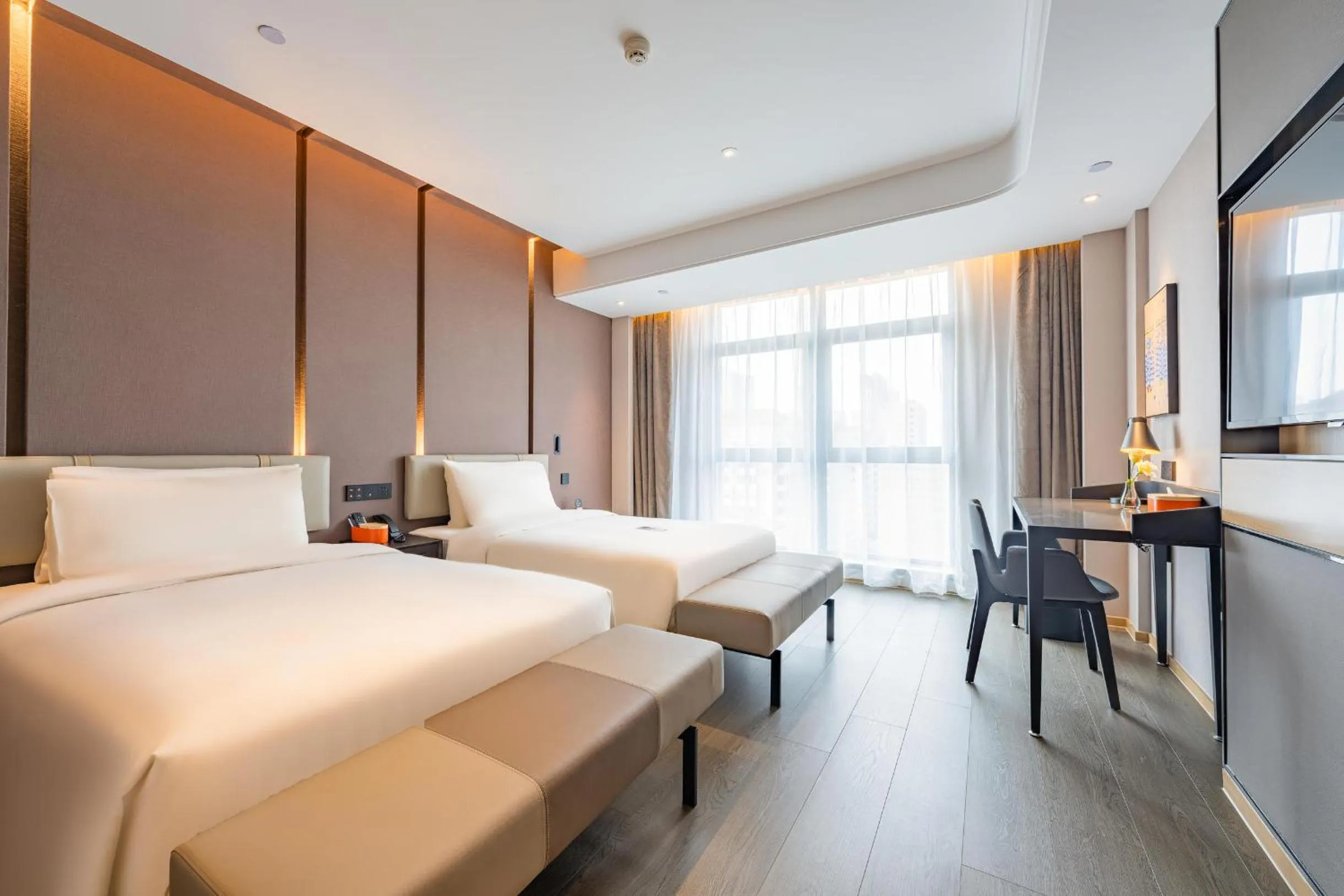 Bed in Atour Hotel Wuxi Huishan Wanda Plaza