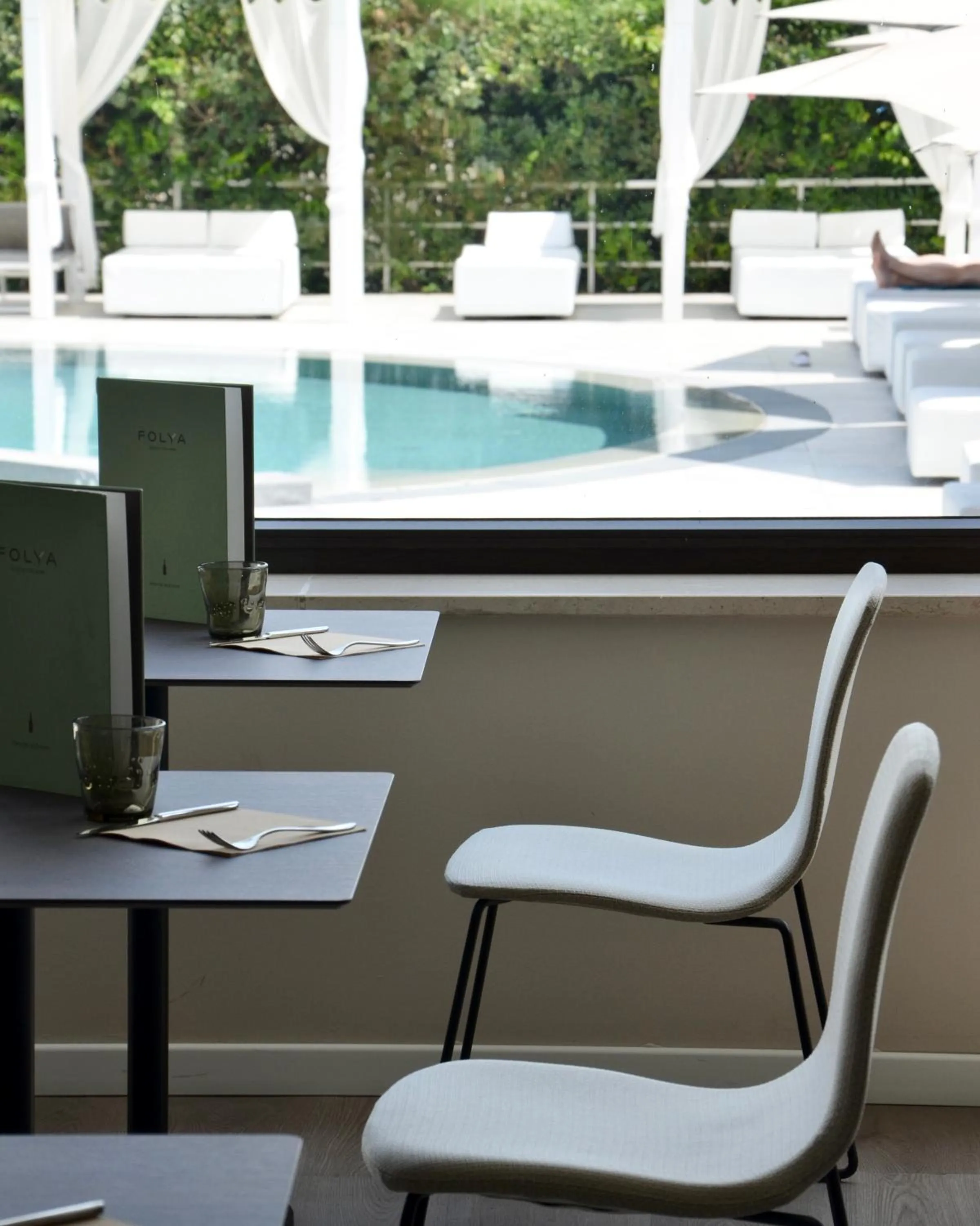 Restaurant/places to eat in Oxygen Lifestyle Hotel