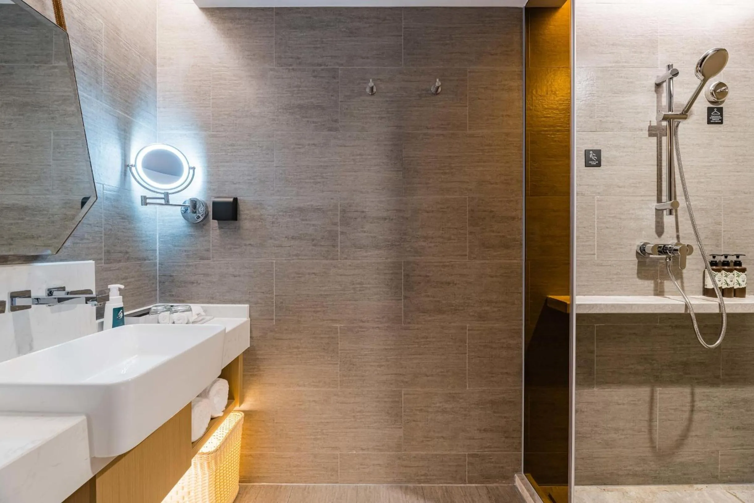 Shower in Atour Hotel Suzhou North High-Speed Railway Station