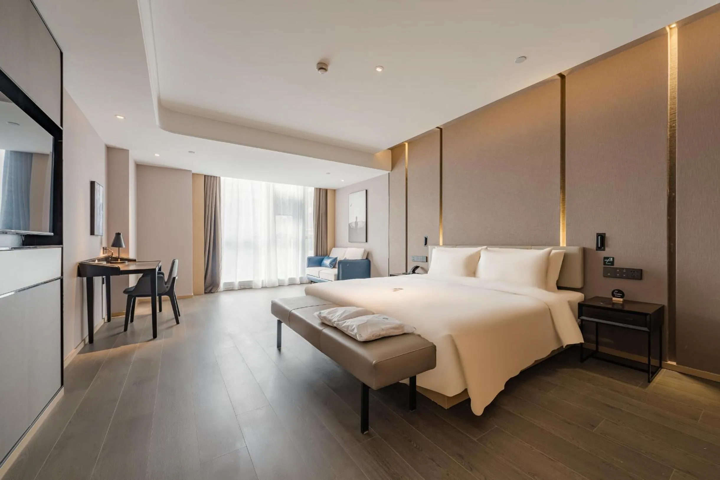 Photo of the whole room, Bed in Atour Hotel Suzhou Wujiang Suzhou Bay