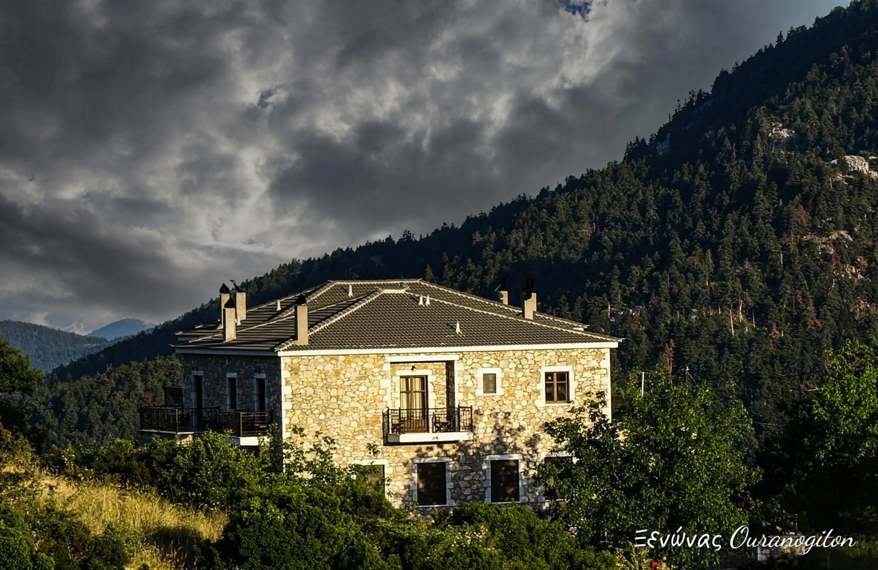 Property building in Ξενώνας Ουρανογείτων