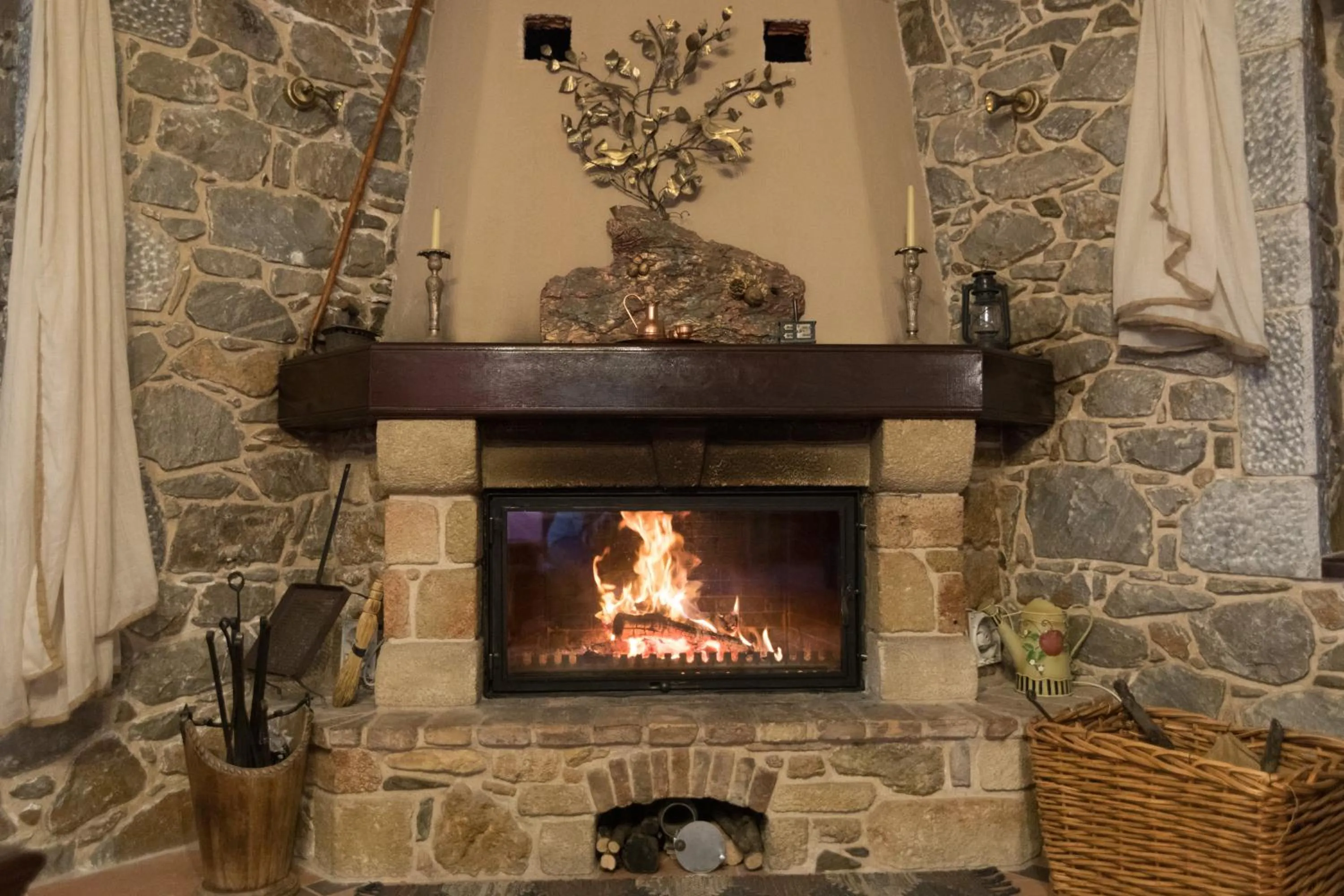 Lounge or bar in Ξενώνας Ουρανογείτων