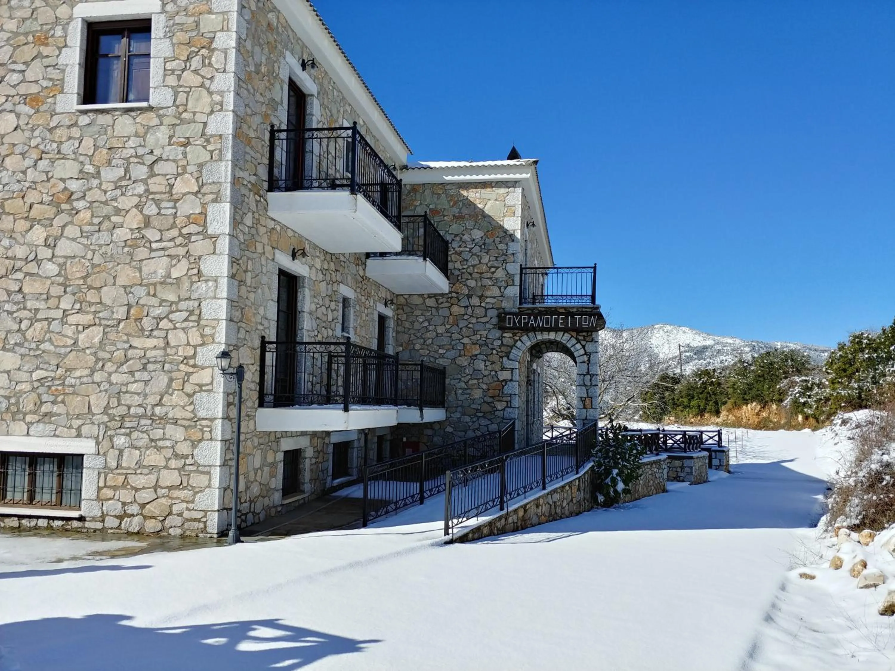 Property building in Ξενώνας Ουρανογείτων