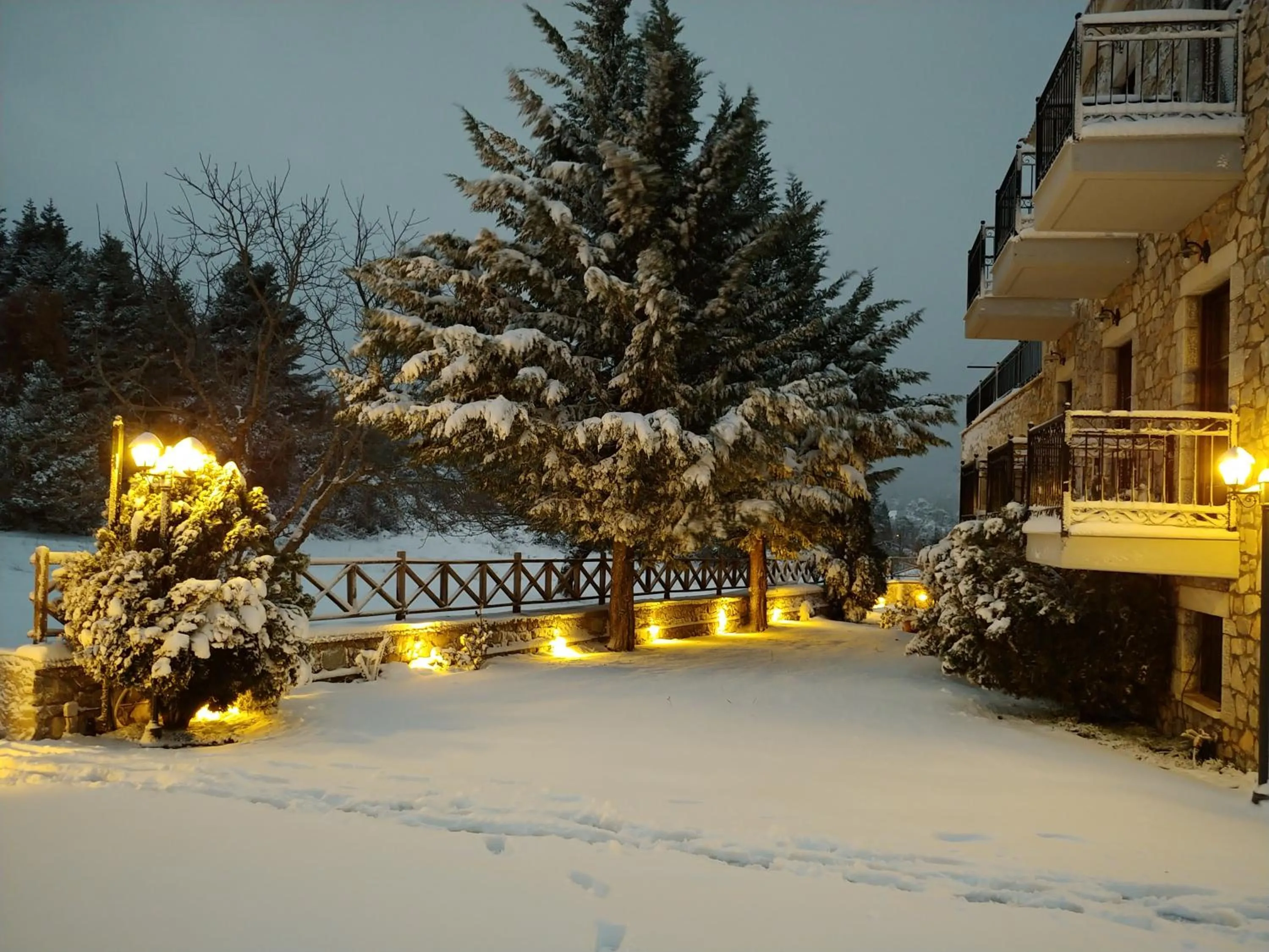 Property building in Ξενώνας Ουρανογείτων