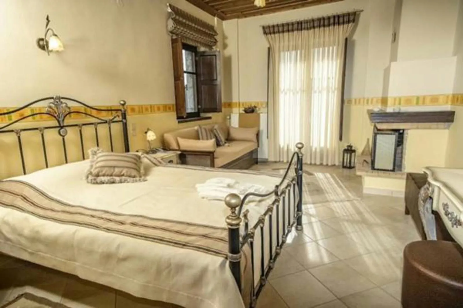 Bedroom, Bed in Ξενώνας Ουρανογείτων