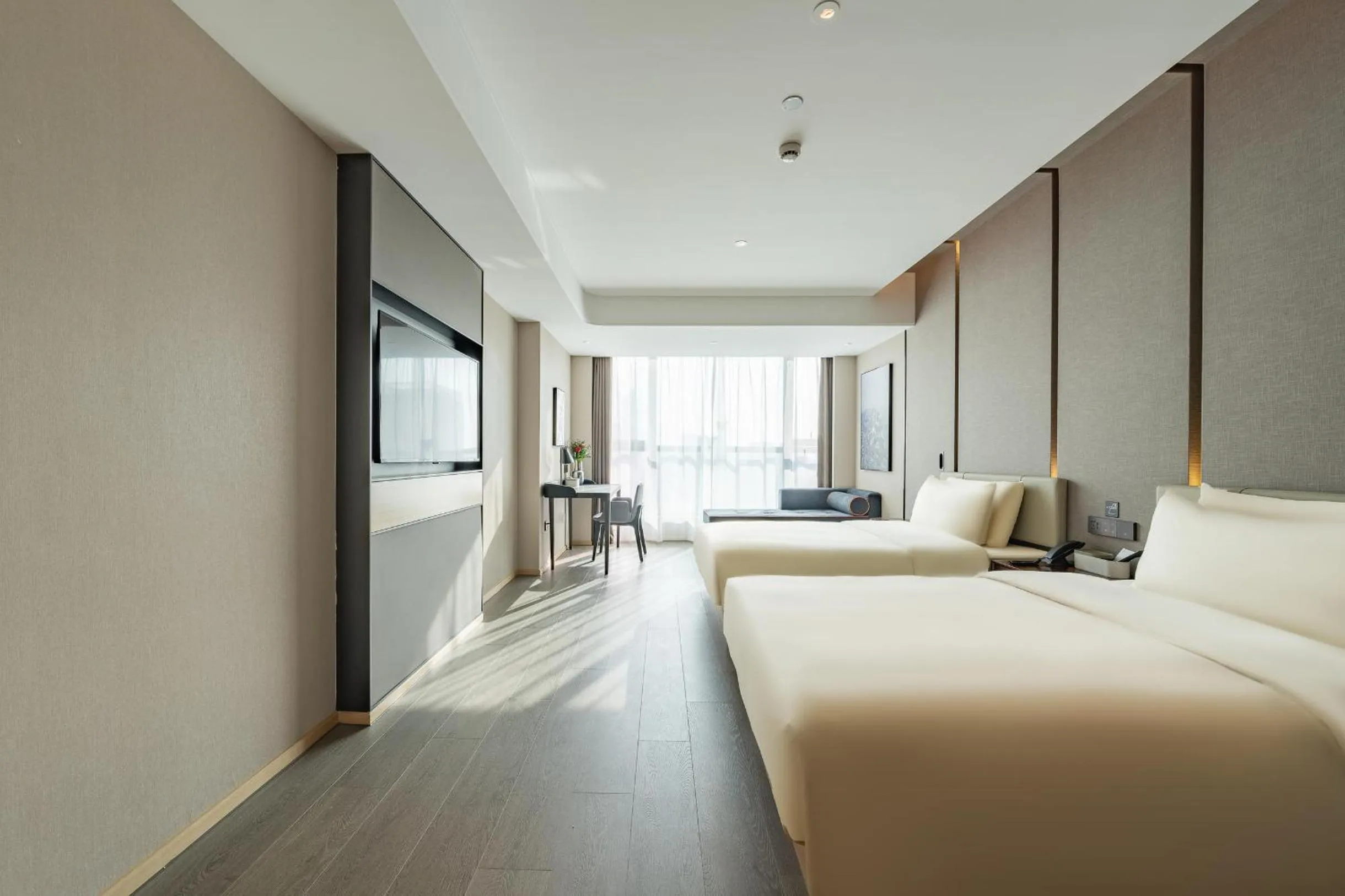 Photo of the whole room, Bed in Atour Hotel Hangzhou Qianjiang Century Zhenning Road