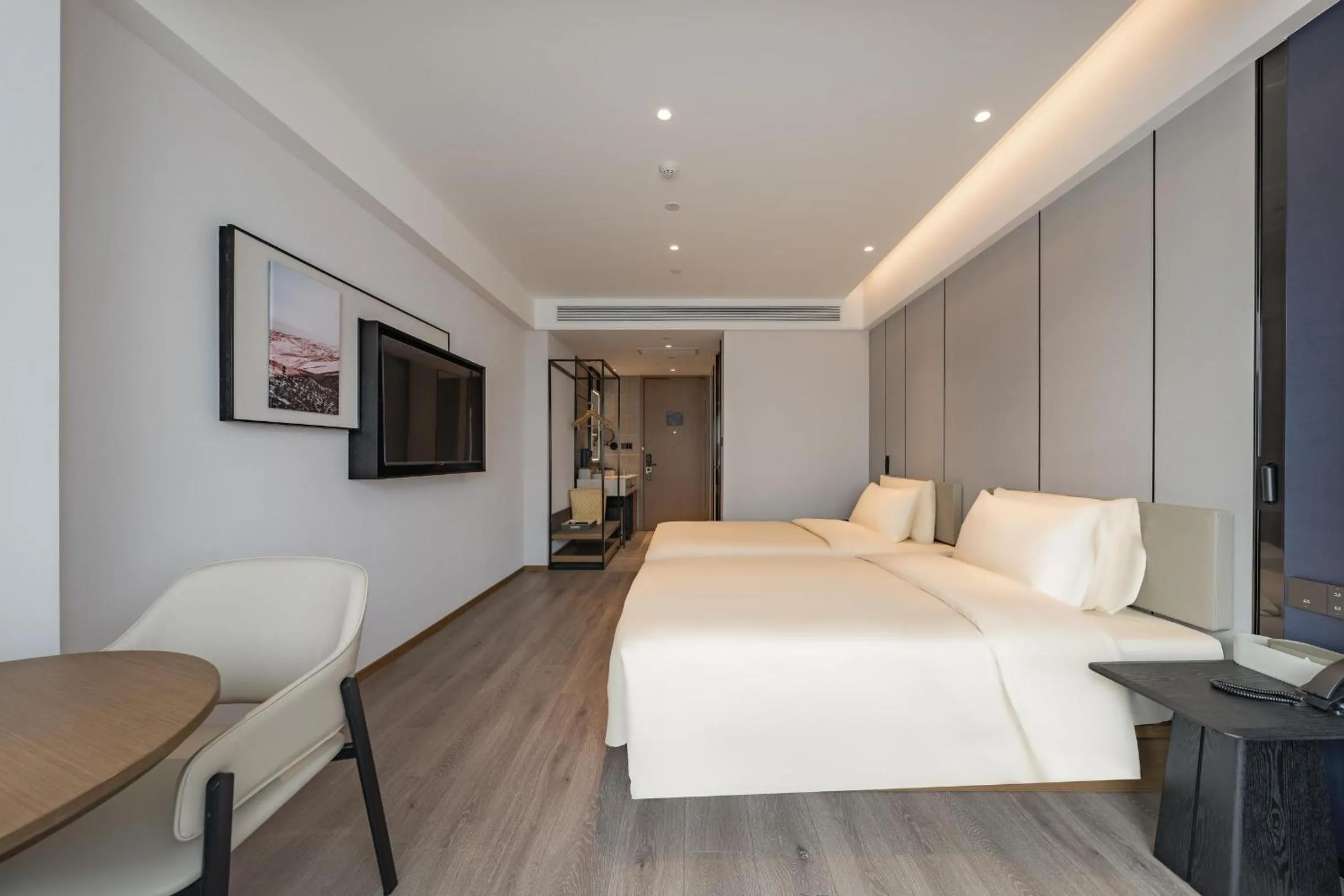 Bed in Atour Hotel Hangzhou West Lake Hubin North Zhongshan Road